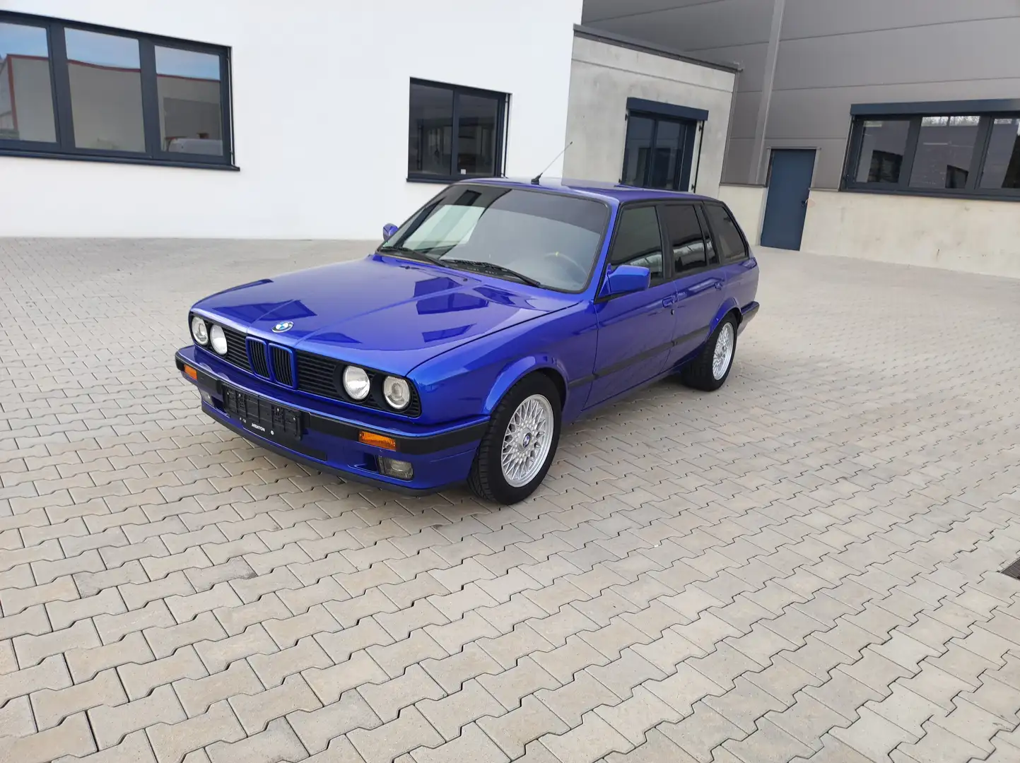 BMW 318 318i touring Design-Edition Modrá - 1