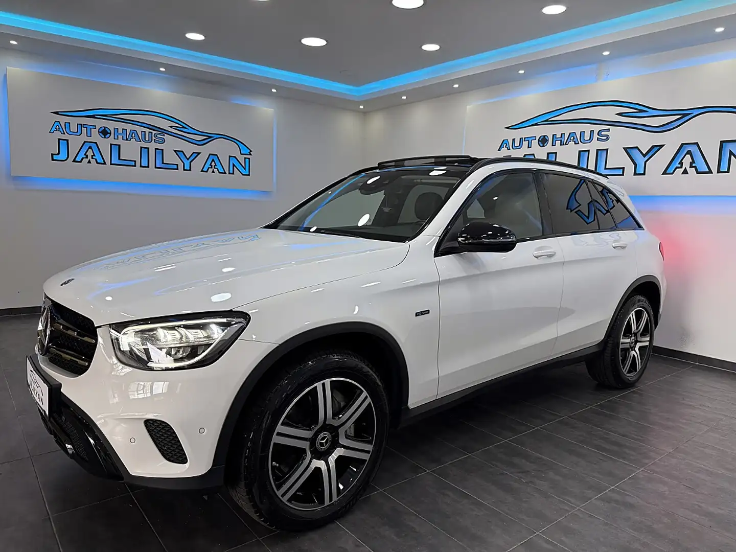 Mercedes-Benz GLC 300 de PHEV 4Matic, AMG-LINE, PANO, NIGHT-PAKET, ME... Weiß - 2