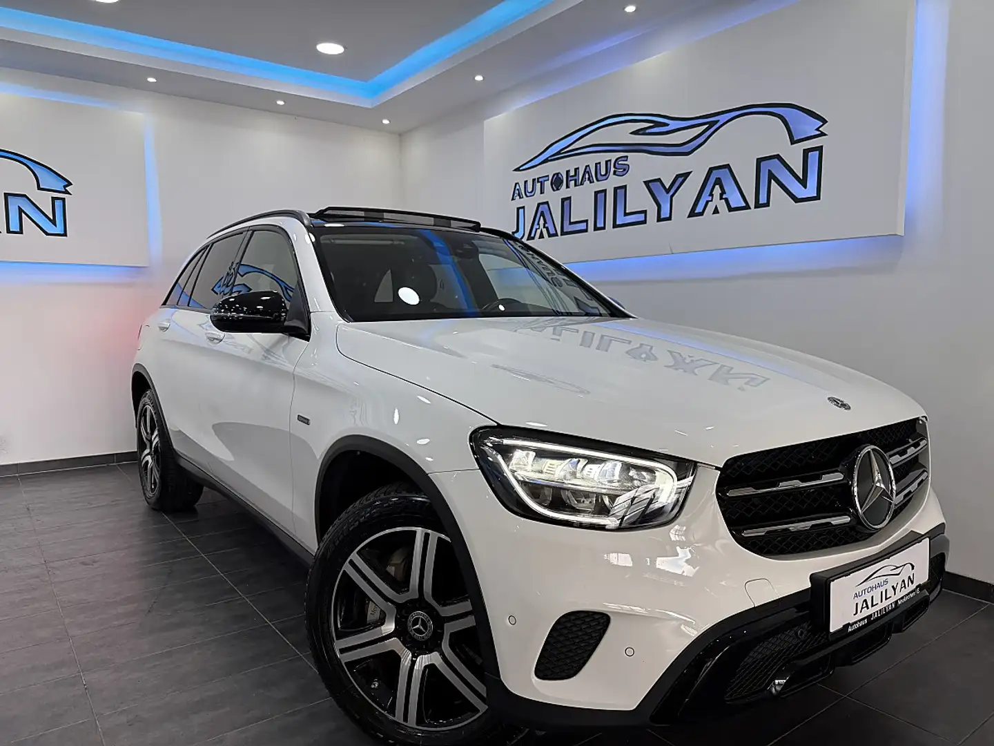 Mercedes-Benz GLC 300 de PHEV 4Matic, AMG-LINE, PANO, NIGHT-PAKET, ME... Weiß - 1