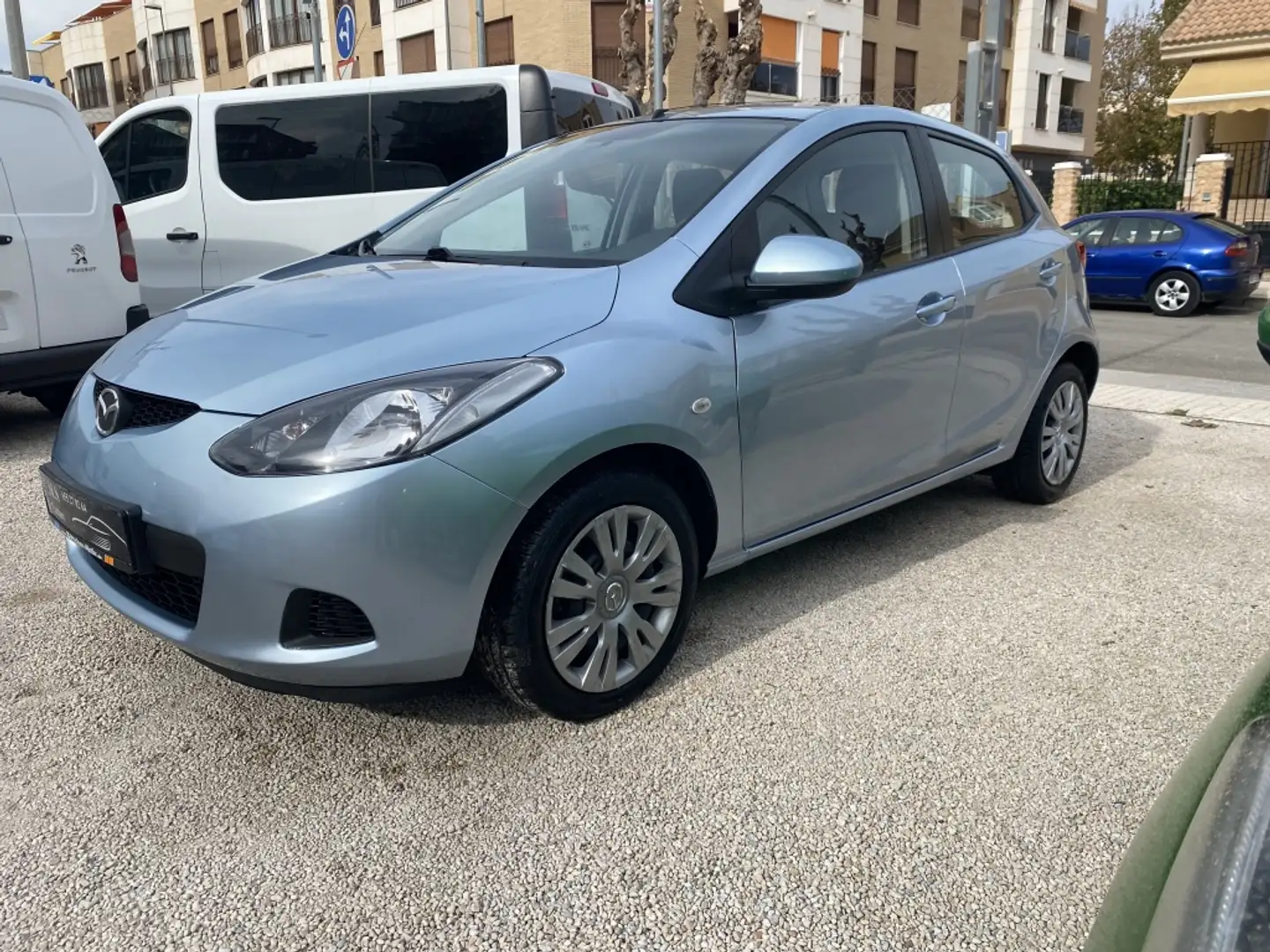Mazda 2 Pequeño  Manual de 5 Puertas Kék - 2