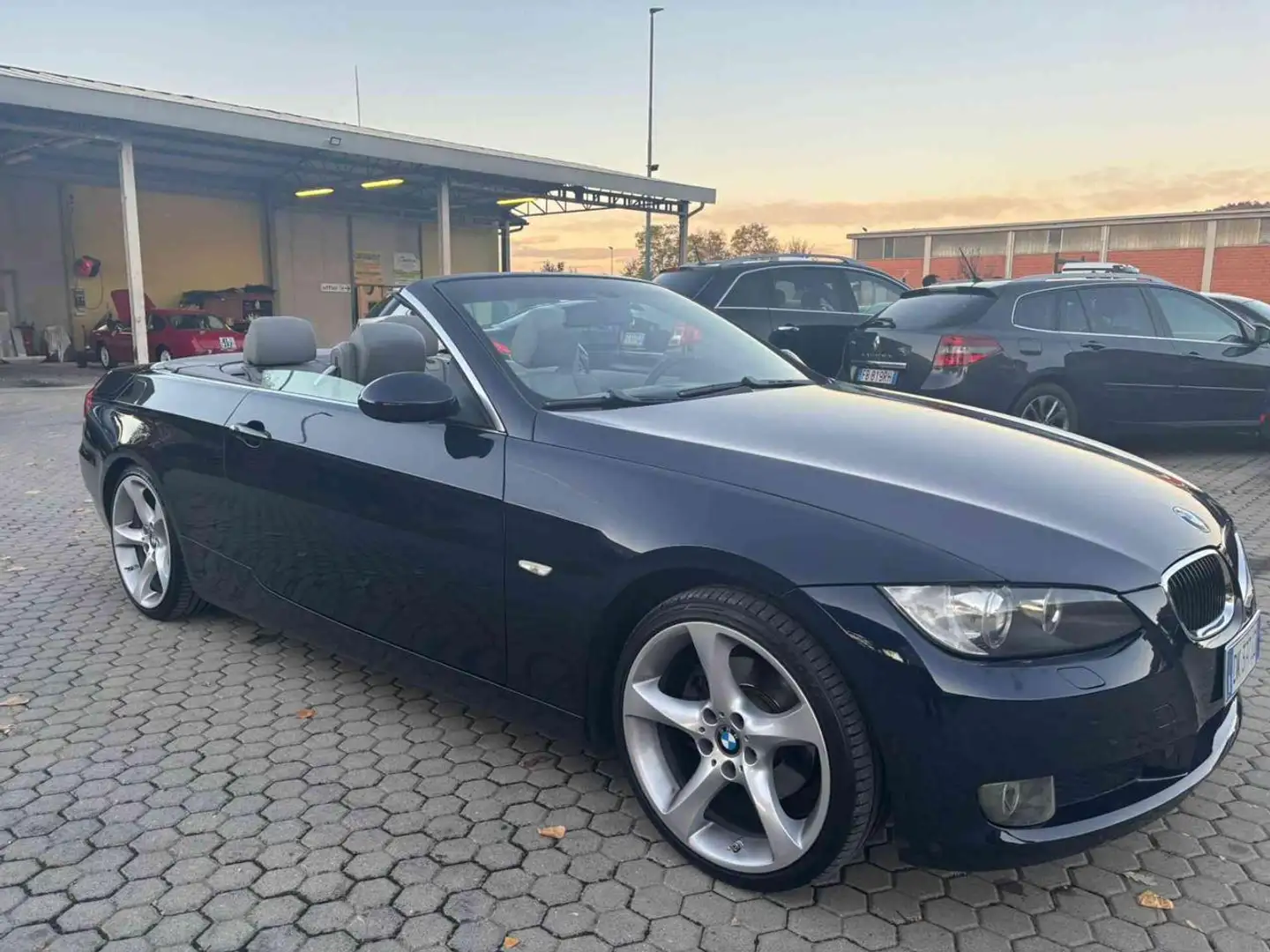 BMW 320 i cat Cabrio Blu/Azzurro - 2