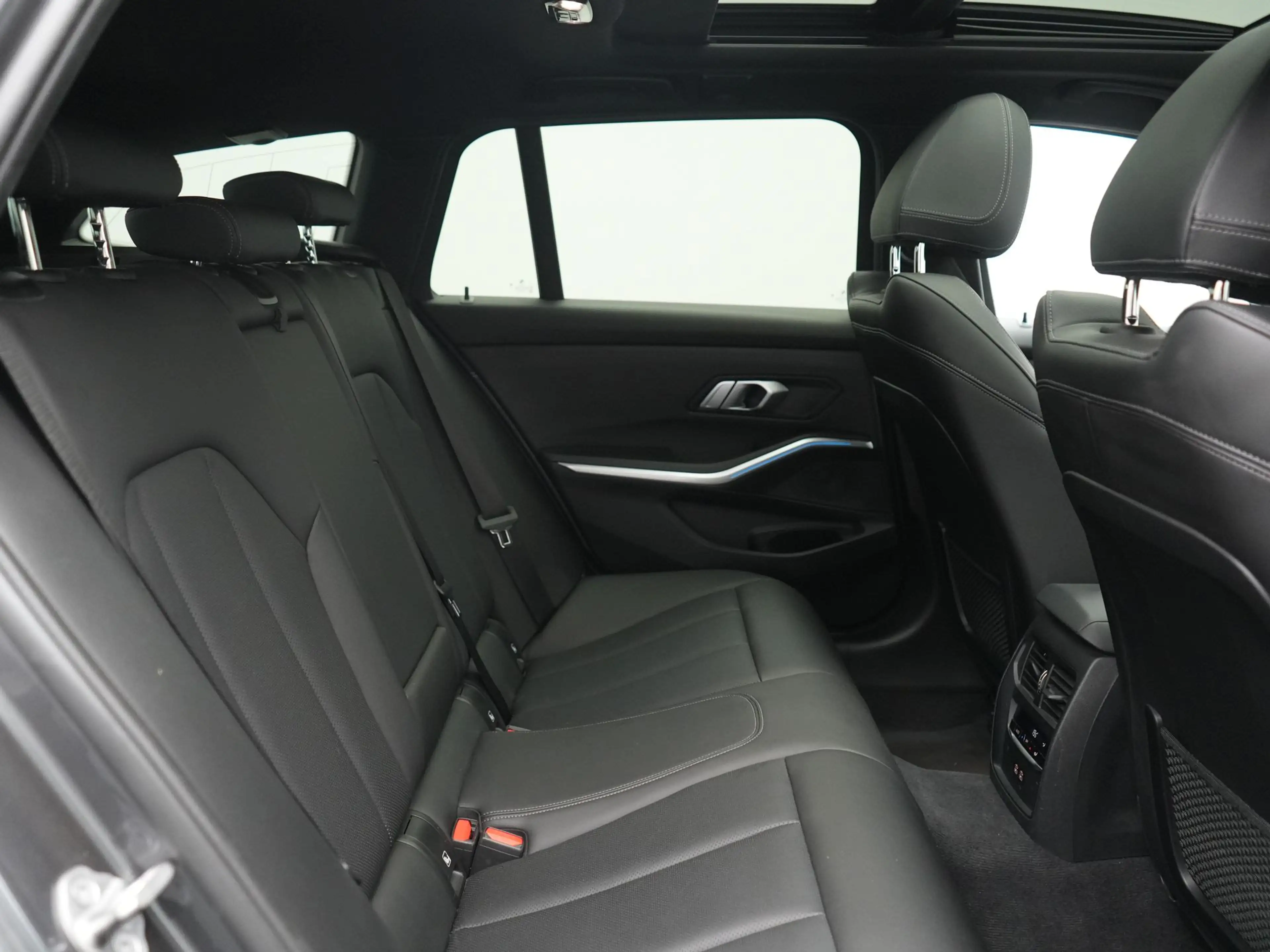 BMW 330 3-serie Touring 330e xDrive M Sport PHEV 293pk Dea — photo 14