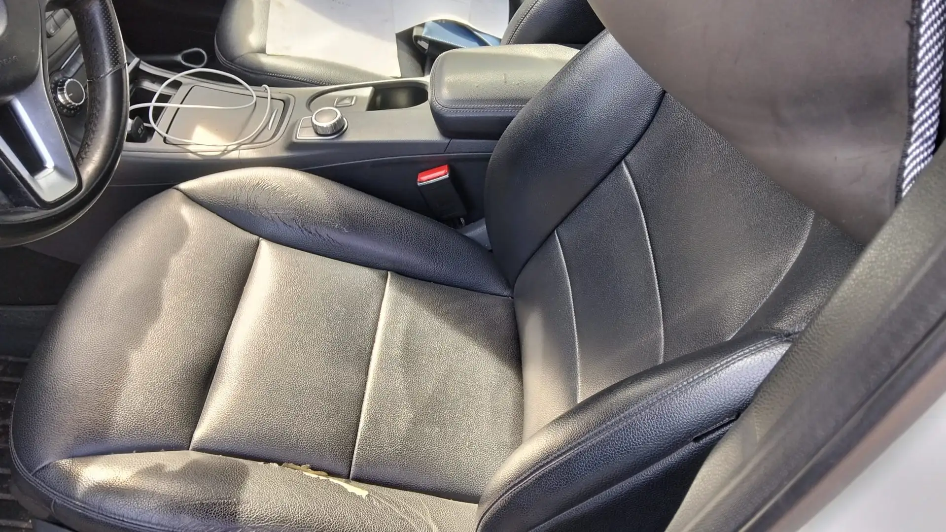 Mercedes-Benz 180 Blanc - 2