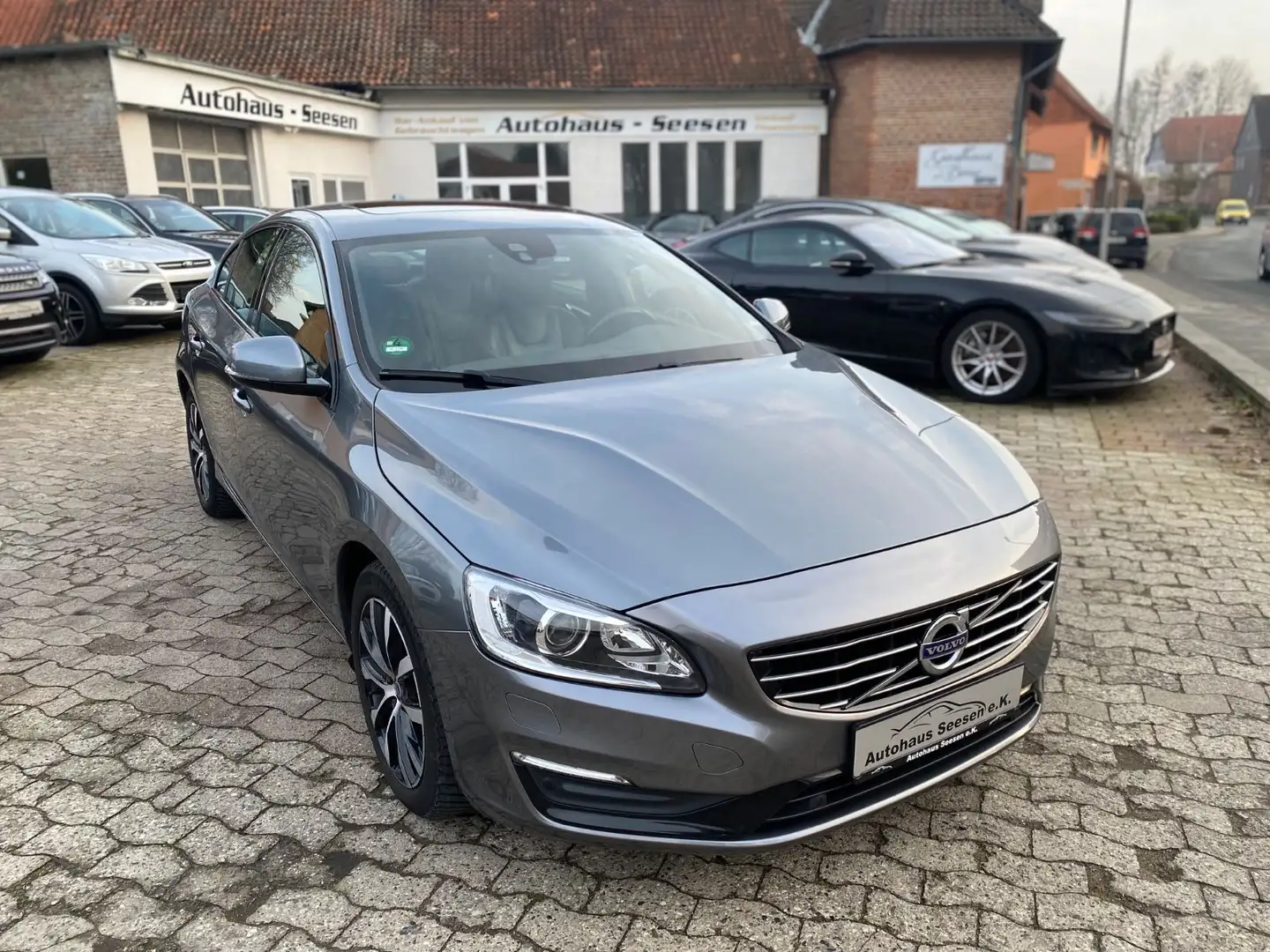 Volvo S60 Lim. Linje Svart*Leder*Navi*Xenon* Szürke - 1