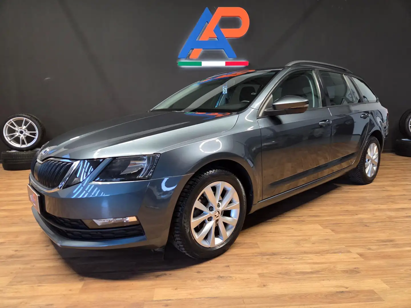 Skoda Octavia 1.6 tdi Executive 115cv dsg Grigio - 1