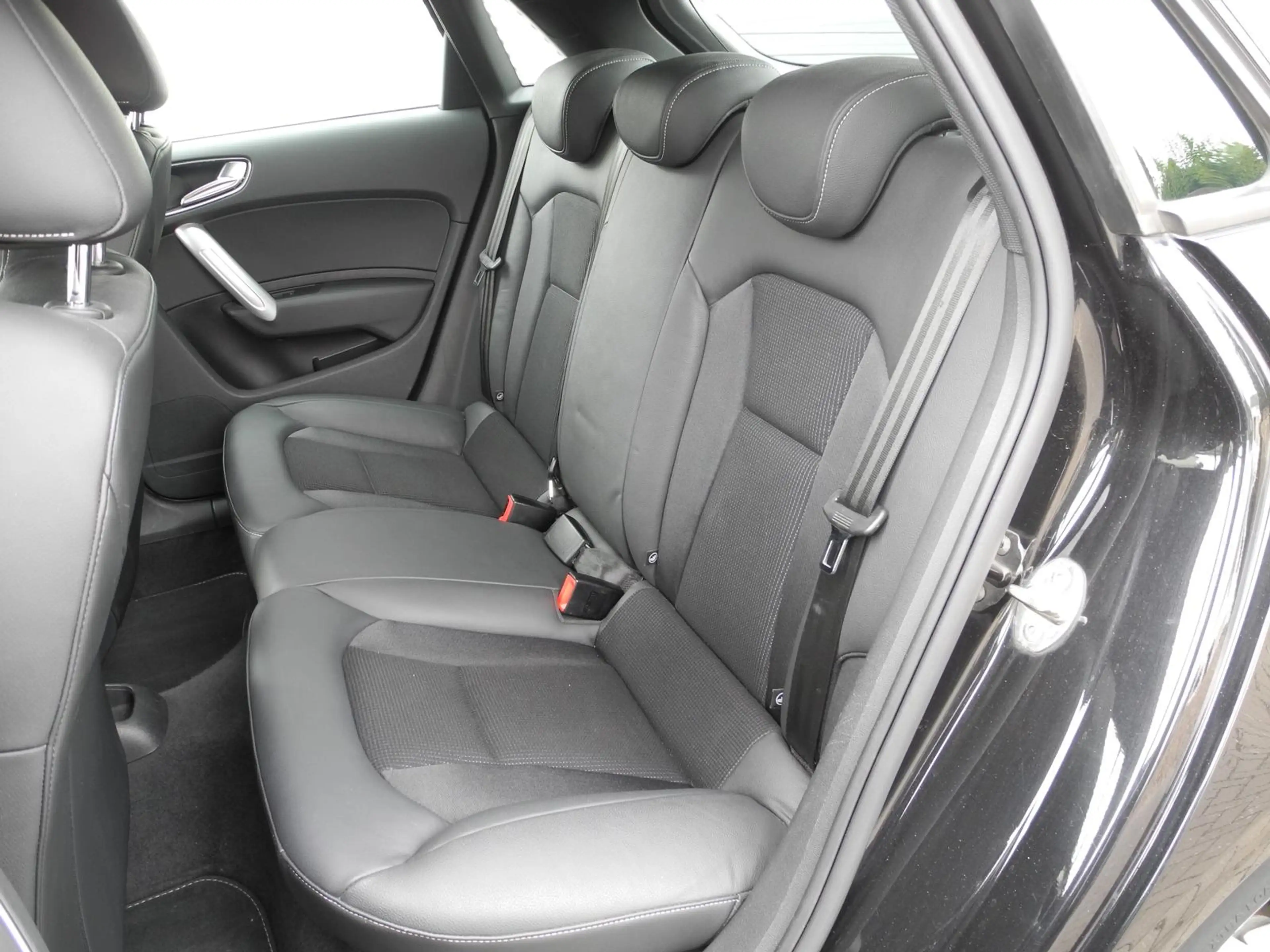 Audi A1 1.4 TFSI S line Sportpaket+Exterieur *Xenon* — photo 9