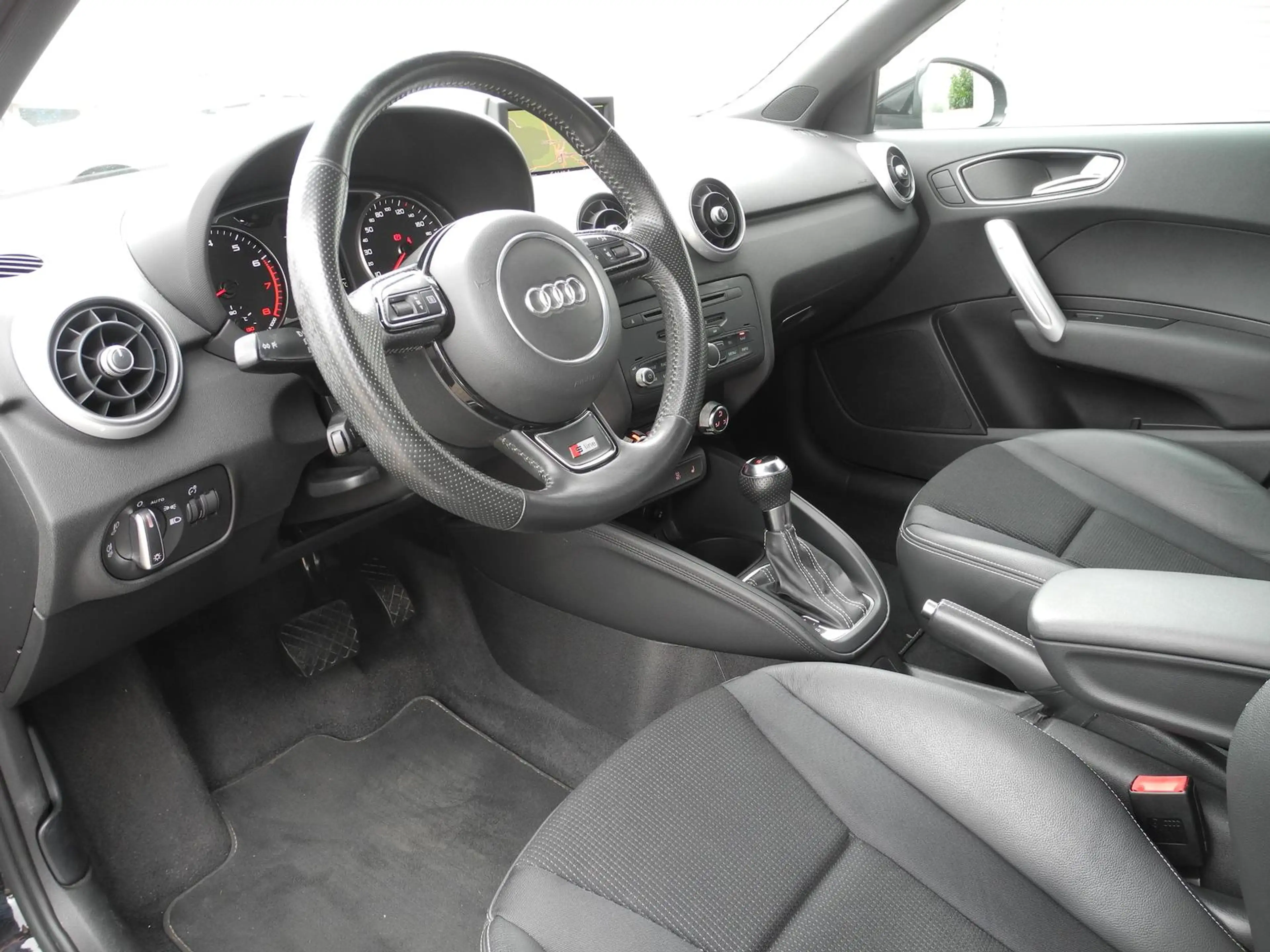 Audi A1 1.4 TFSI S line Sportpaket+Exterieur *Xenon* — photo 8