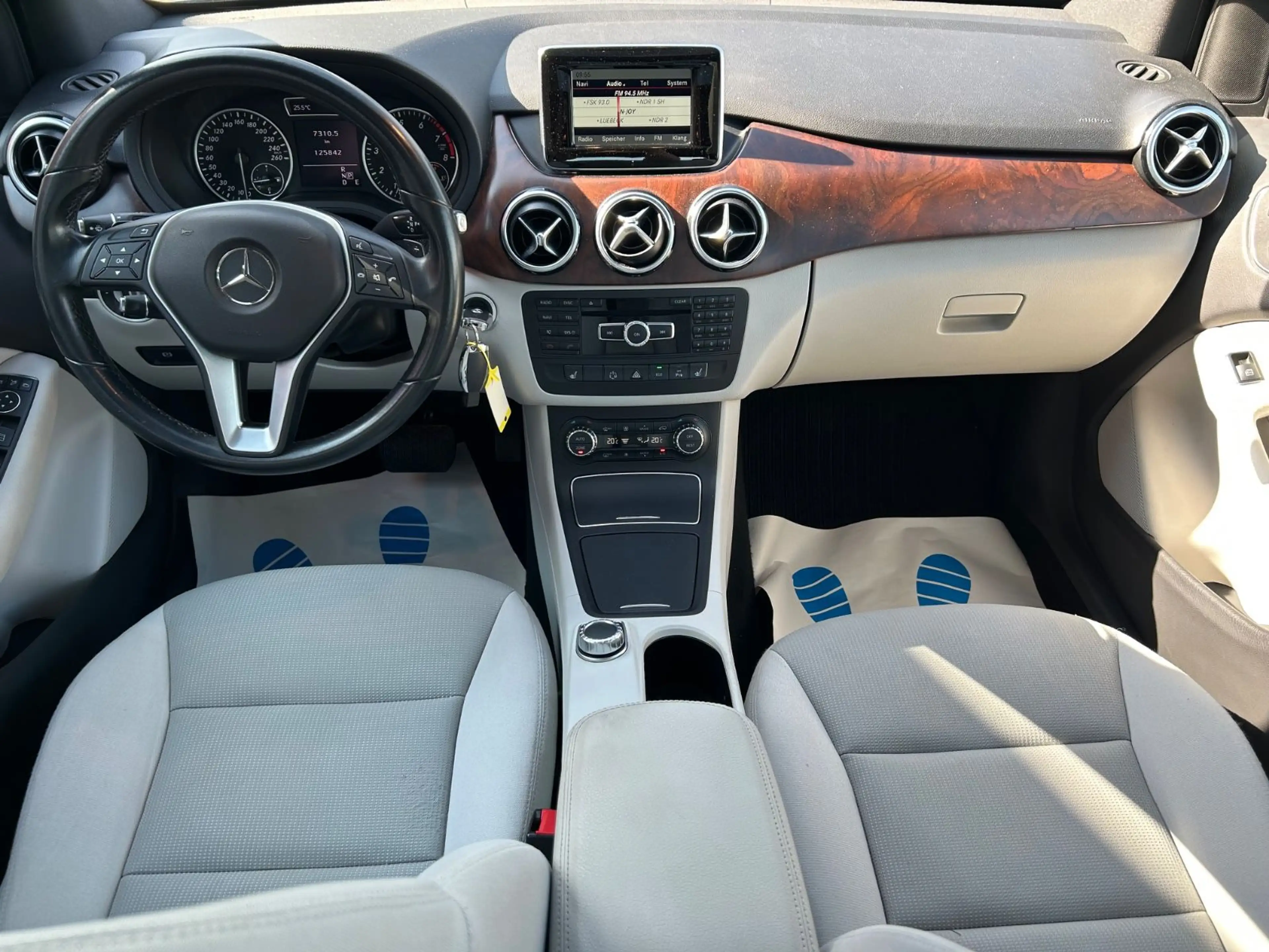 Mercedes-Benz B 250 /PANO/NAVI/SHZ/TEMP/LMF/PDC/TÜV NEU — photo 11