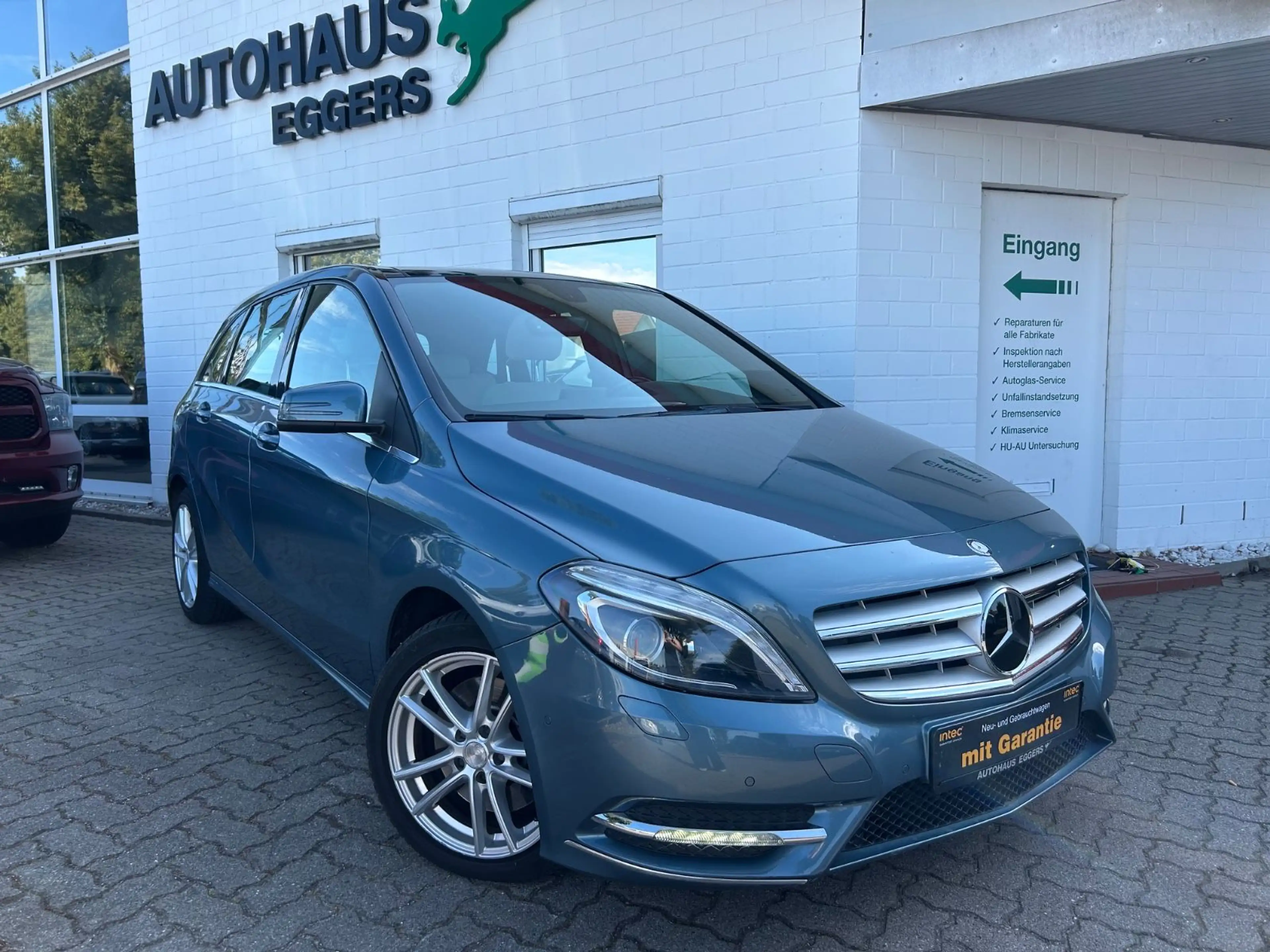 Mercedes-Benz B 250 /PANO/NAVI/SHZ/TEMP/LMF/PDC/TÜV NEU