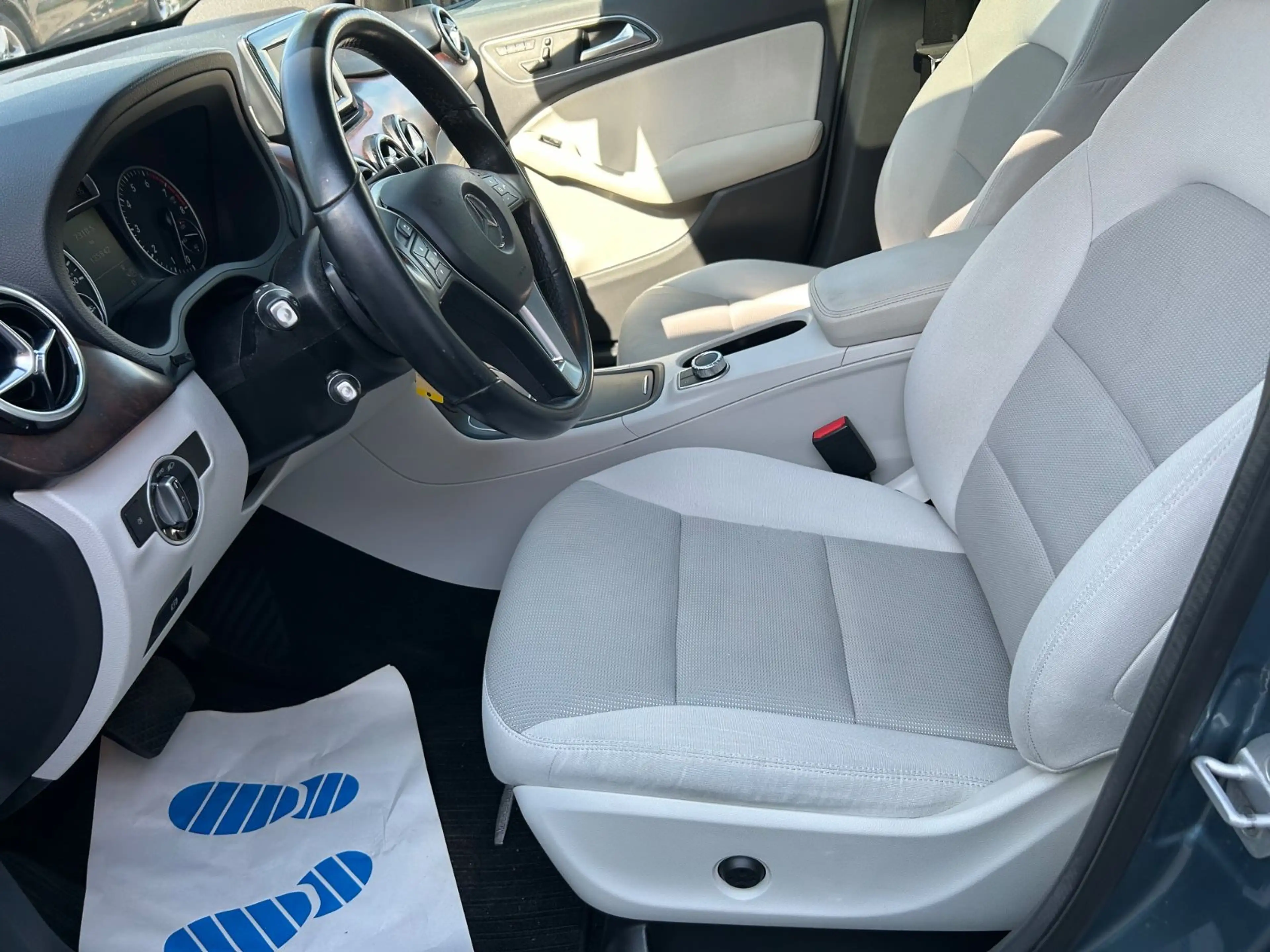 Mercedes-Benz B 250 /PANO/NAVI/SHZ/TEMP/LMF/PDC/TÜV NEU — photo 10