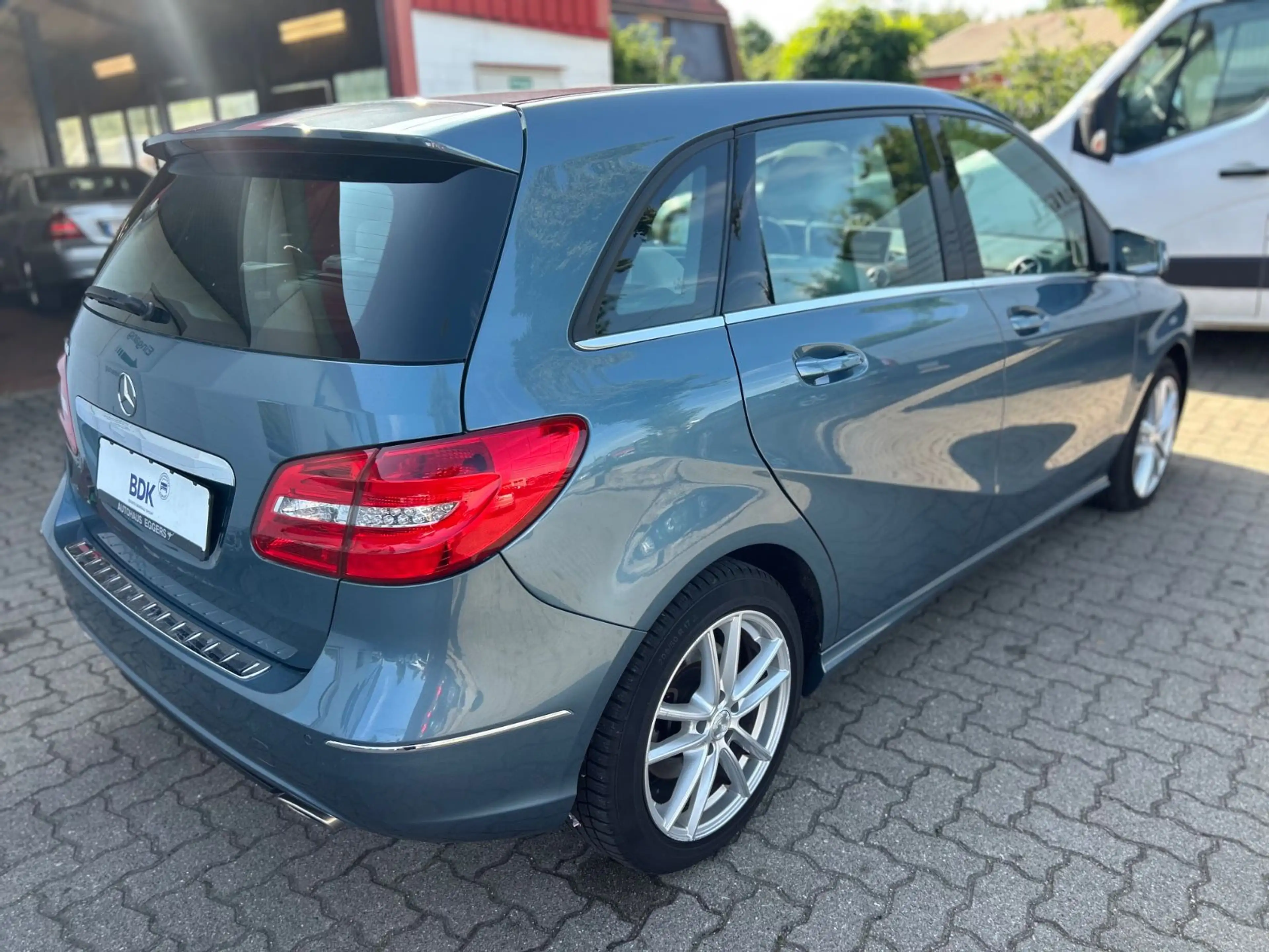 Mercedes-Benz B 250 /PANO/NAVI/SHZ/TEMP/LMF/PDC/TÜV NEU — photo 3