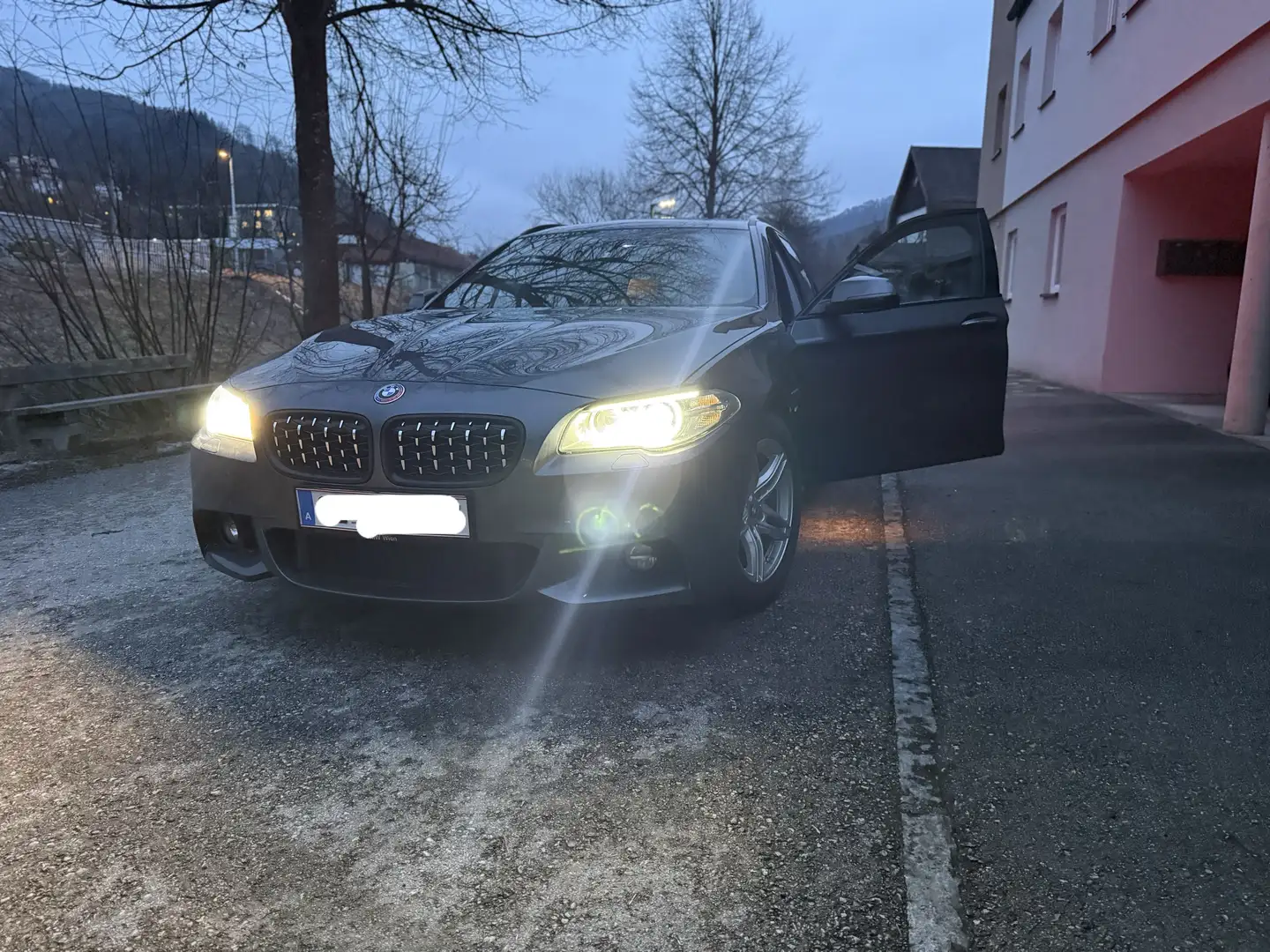 BMW 520 520d xDrive Touring Österreich-Paket Aut. Österrei - 1