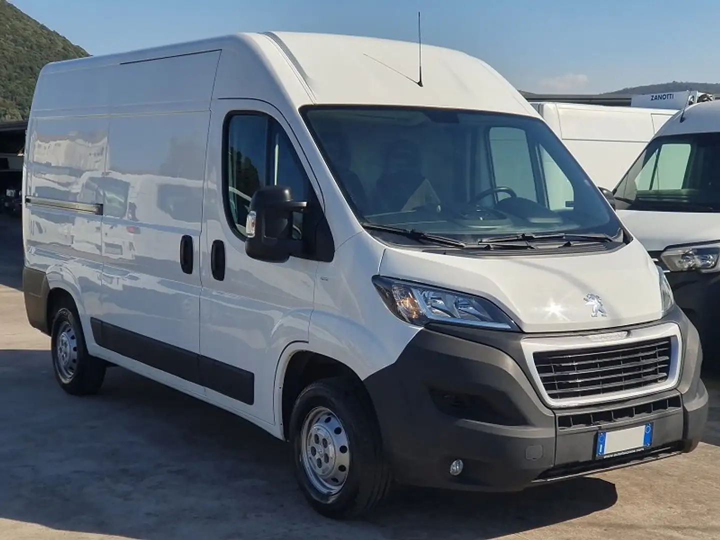 Peugeot Boxer 333 2.2 BlueHDi 140CV S&S L2H2 CLIMA + PARK Blanc - 1