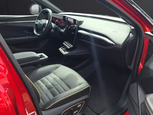 Renault Megane E-Tech view 6
