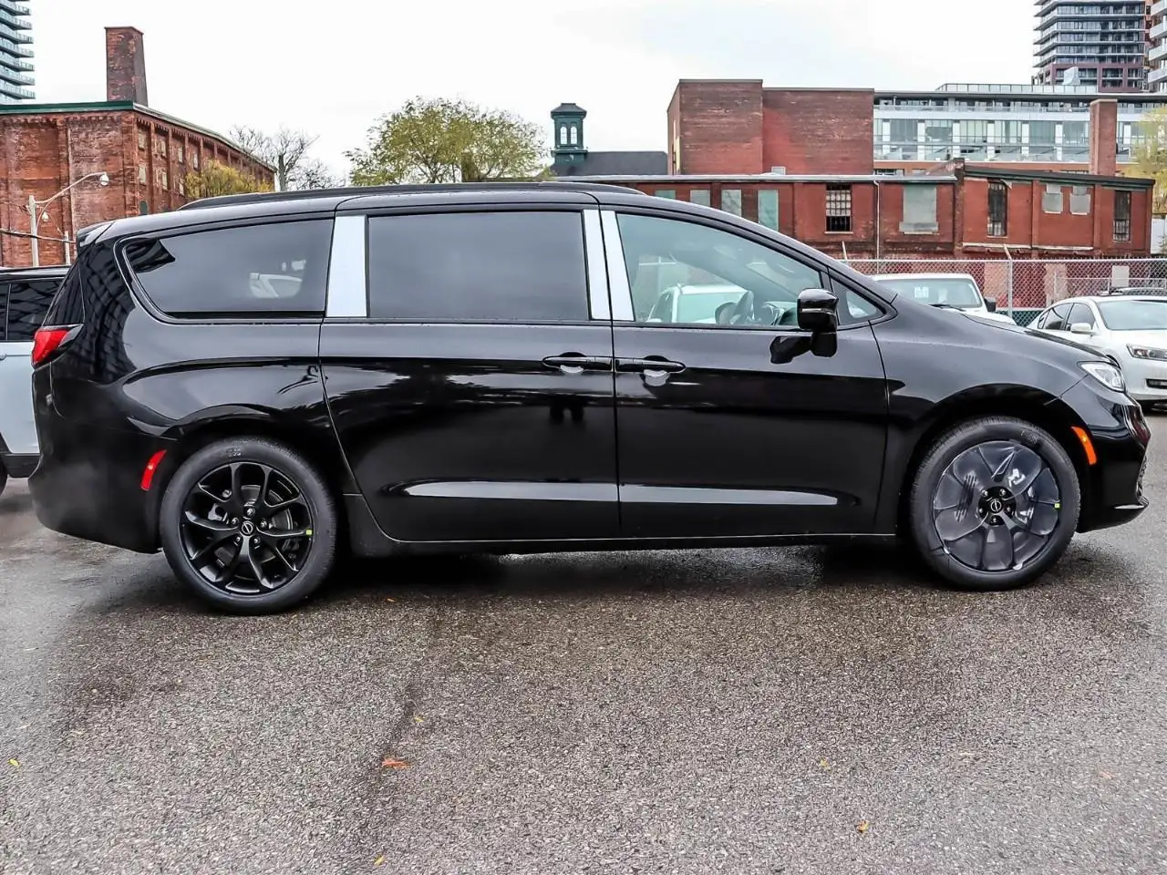 Chrysler Pacifica photo Chrysler Pacifica