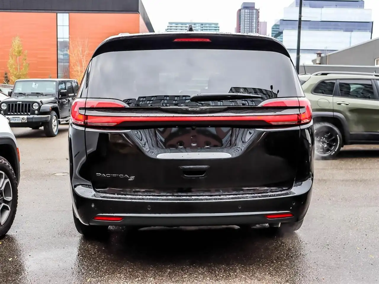 Chrysler Pacifica photo Chrysler Pacifica
