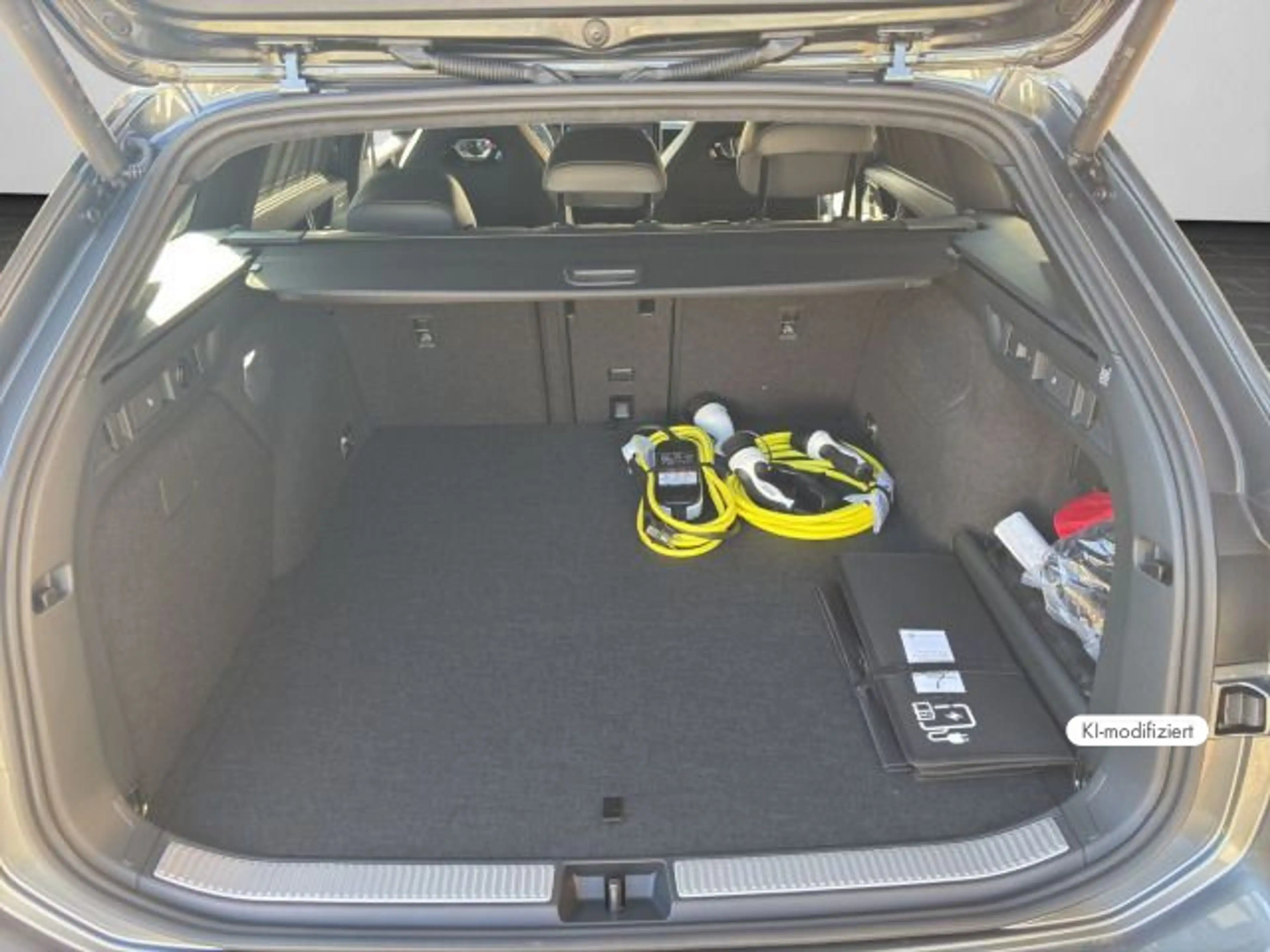 Volkswagen Passat Variant Passat 1,5 l eHybrid R-Line "Signature" AHK| Pan — photo 14