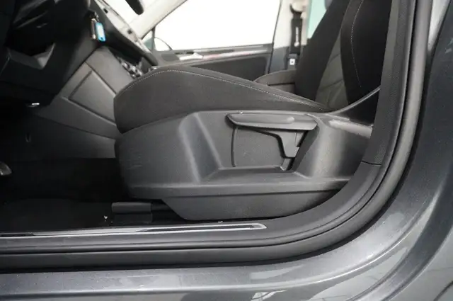 Volkswagen Tiguan view 19