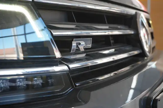 Volkswagen Tiguan view 6