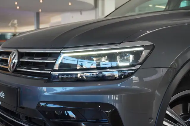 Volkswagen Tiguan view 4