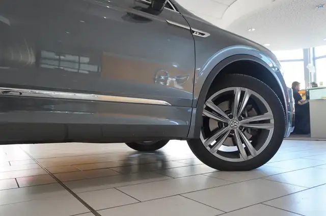 Volkswagen Tiguan view 8