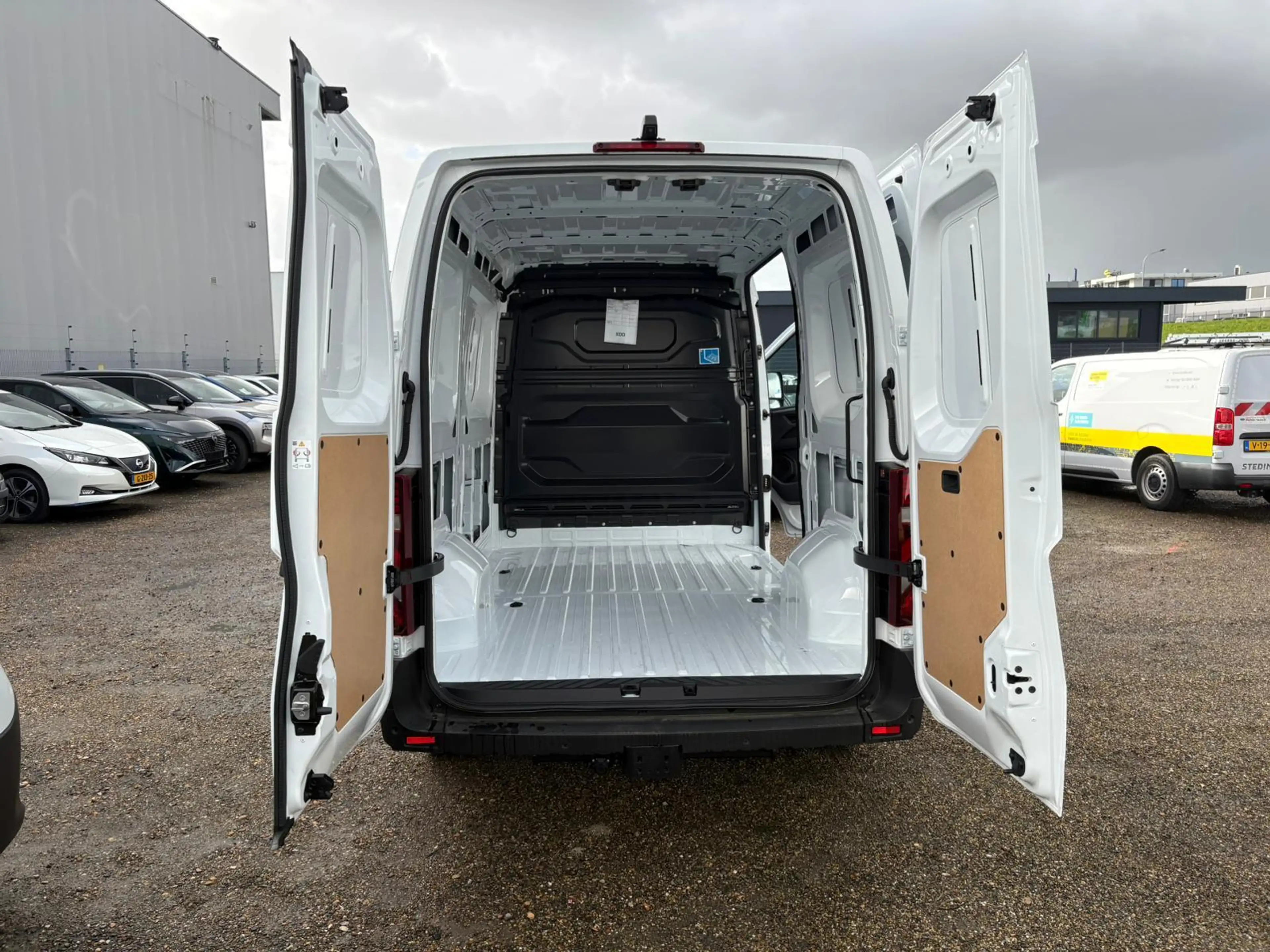 Nissan Interstar Interstar-e L2H2 Limited 87 kWh 140PK | 0,0% Rente — photo 7