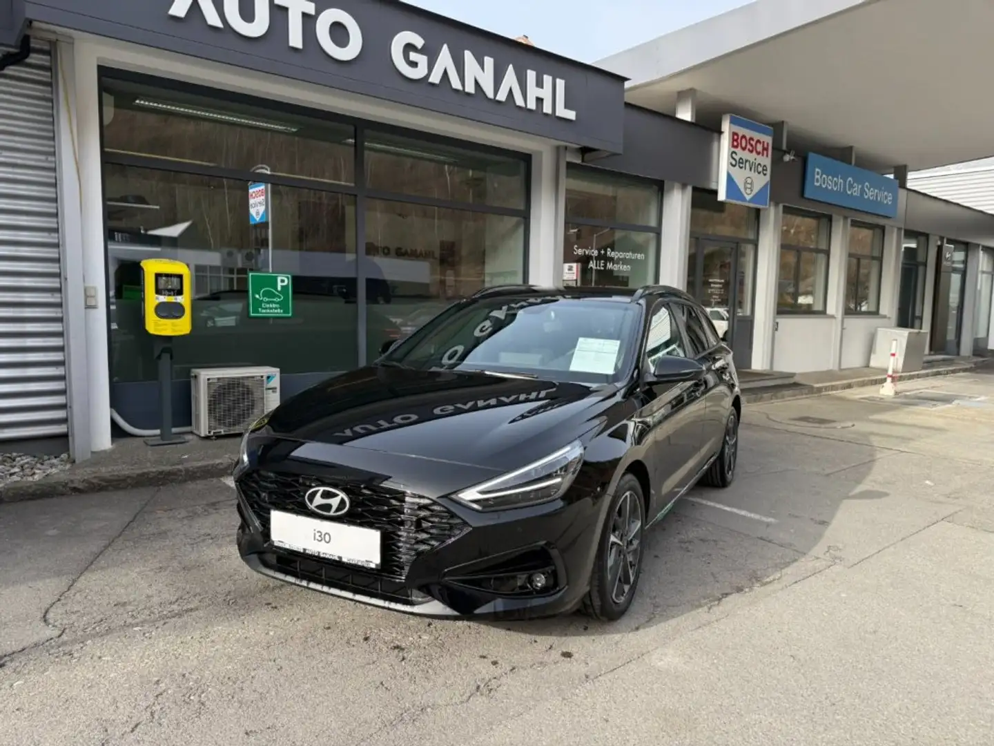 Hyundai i30 Kombi - PD GO Plus 1.6 T-GDI DCT c6ku2-OO2/O3 Schwarz - 2