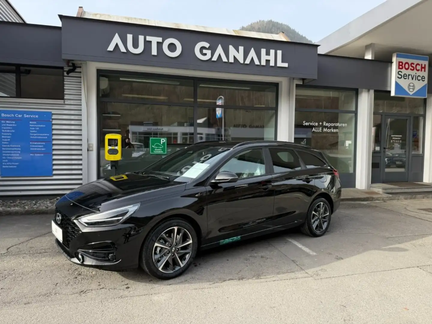 Hyundai i30 Kombi - PD GO Plus 1.6 T-GDI DCT c6ku2-OO2/O3 Schwarz - 1