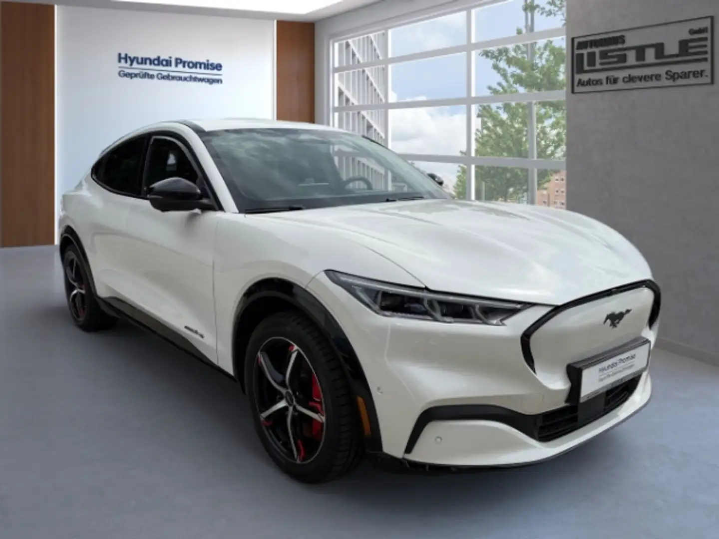 Ford Mustang Mach-E Basis AWD +LEDER+KLIMA+RFK+SHZ+NAVI+UVM+ Bianco - 2