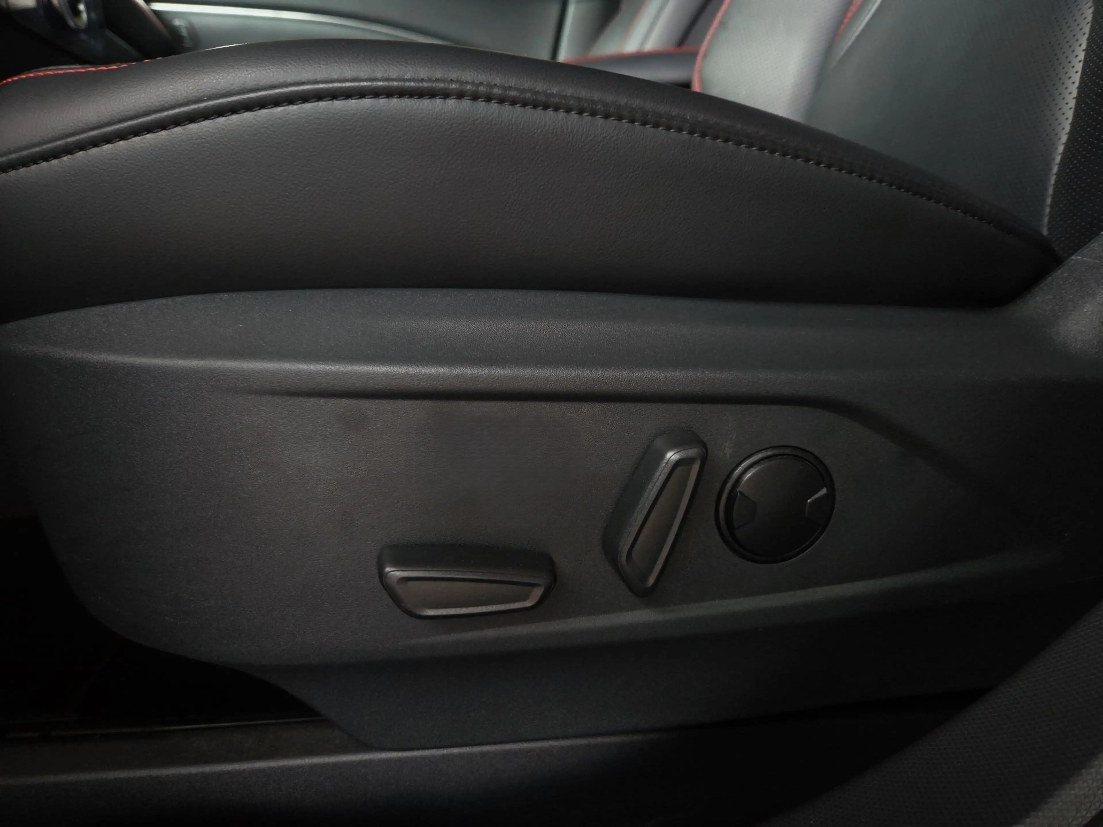 Ford Mustang Mach-E 88kWh AWD Elektro Extended Range — photo 17