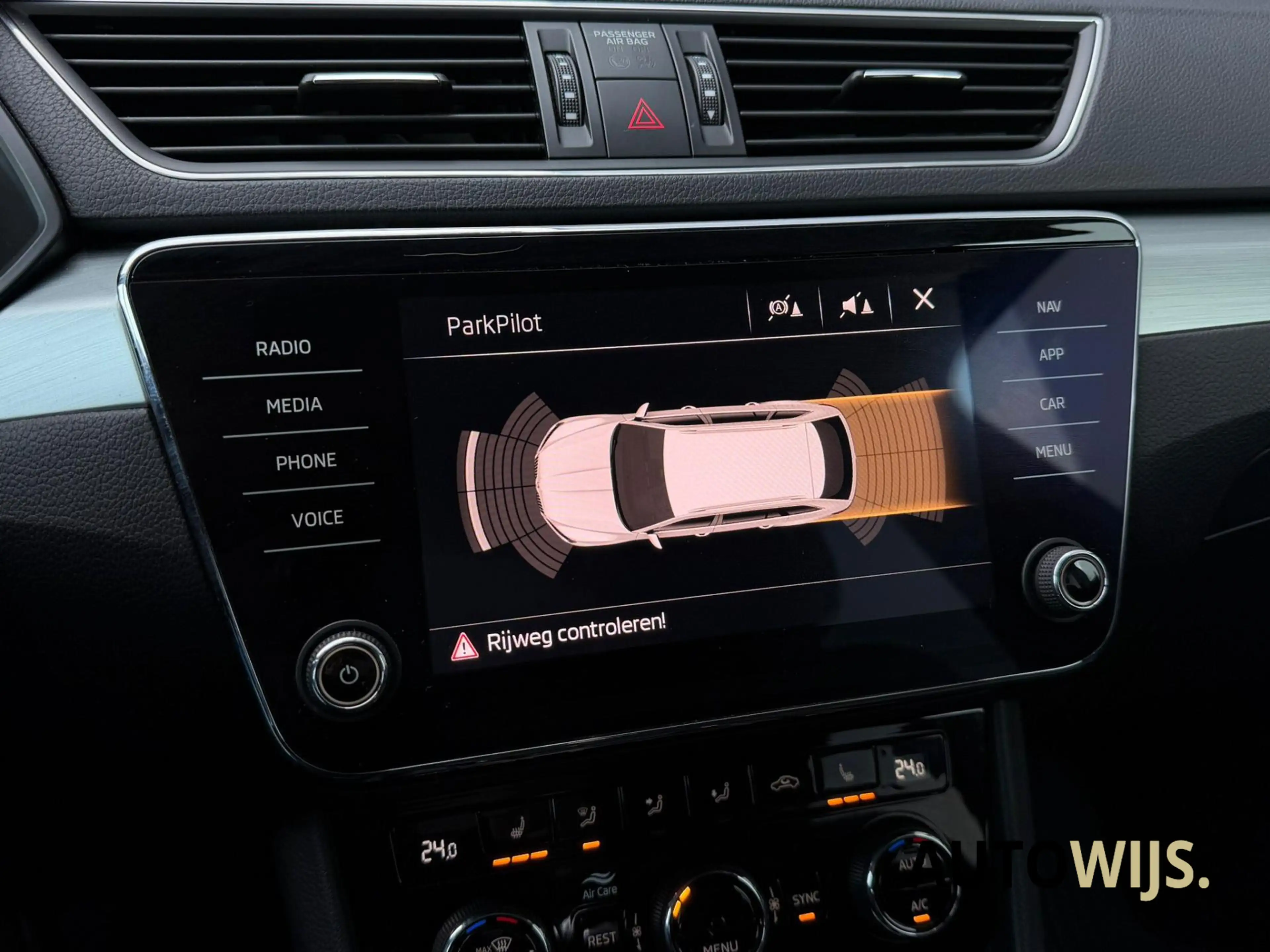 Skoda Superb Combi 1.5 TSI ACT Ambition Business|AUT|LED|Cruise — photo 16