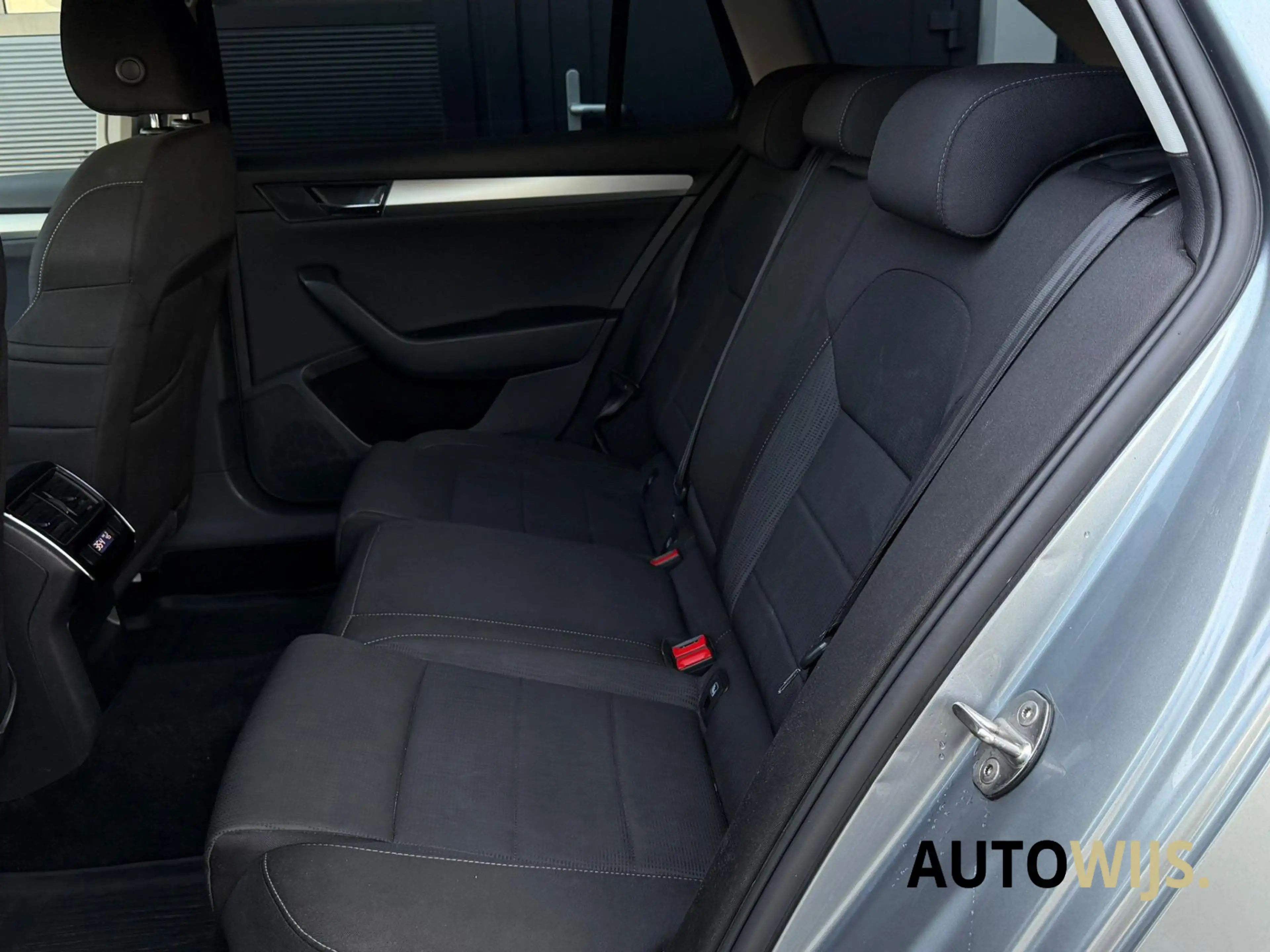 Skoda Superb Combi 1.5 TSI ACT Ambition Business|AUT|LED|Cruise — photo 17