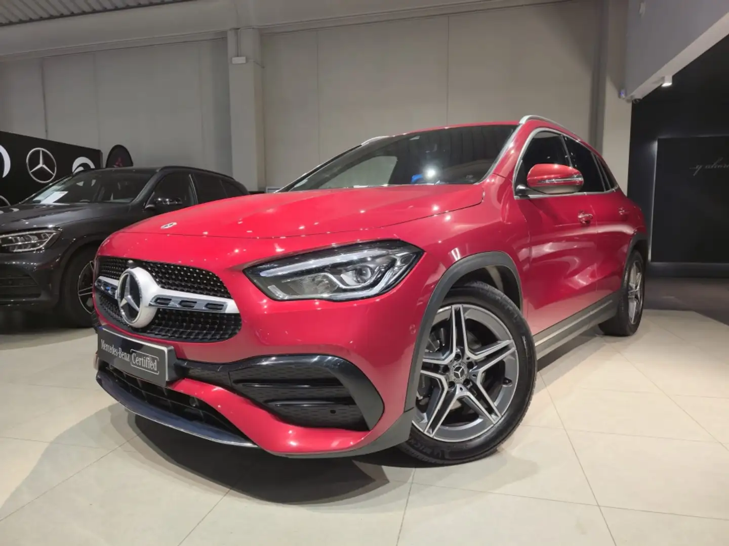 Mercedes-Benz GLA 200 200d 8G-DCT Rot - 2
