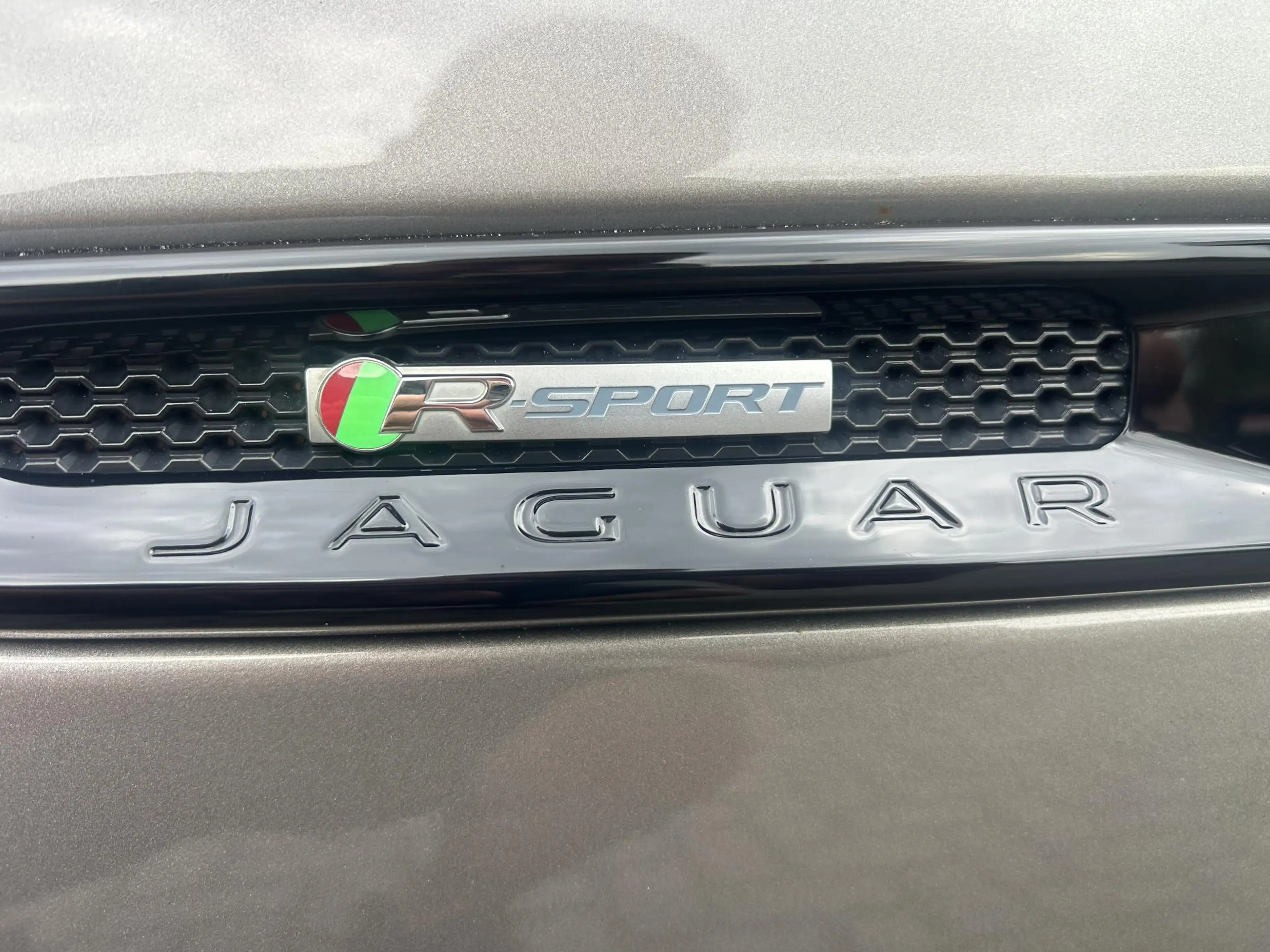 Jaguar XE 2.0 Portfolio R Sport Black Pack/automaat/ Bomvol — photo 14