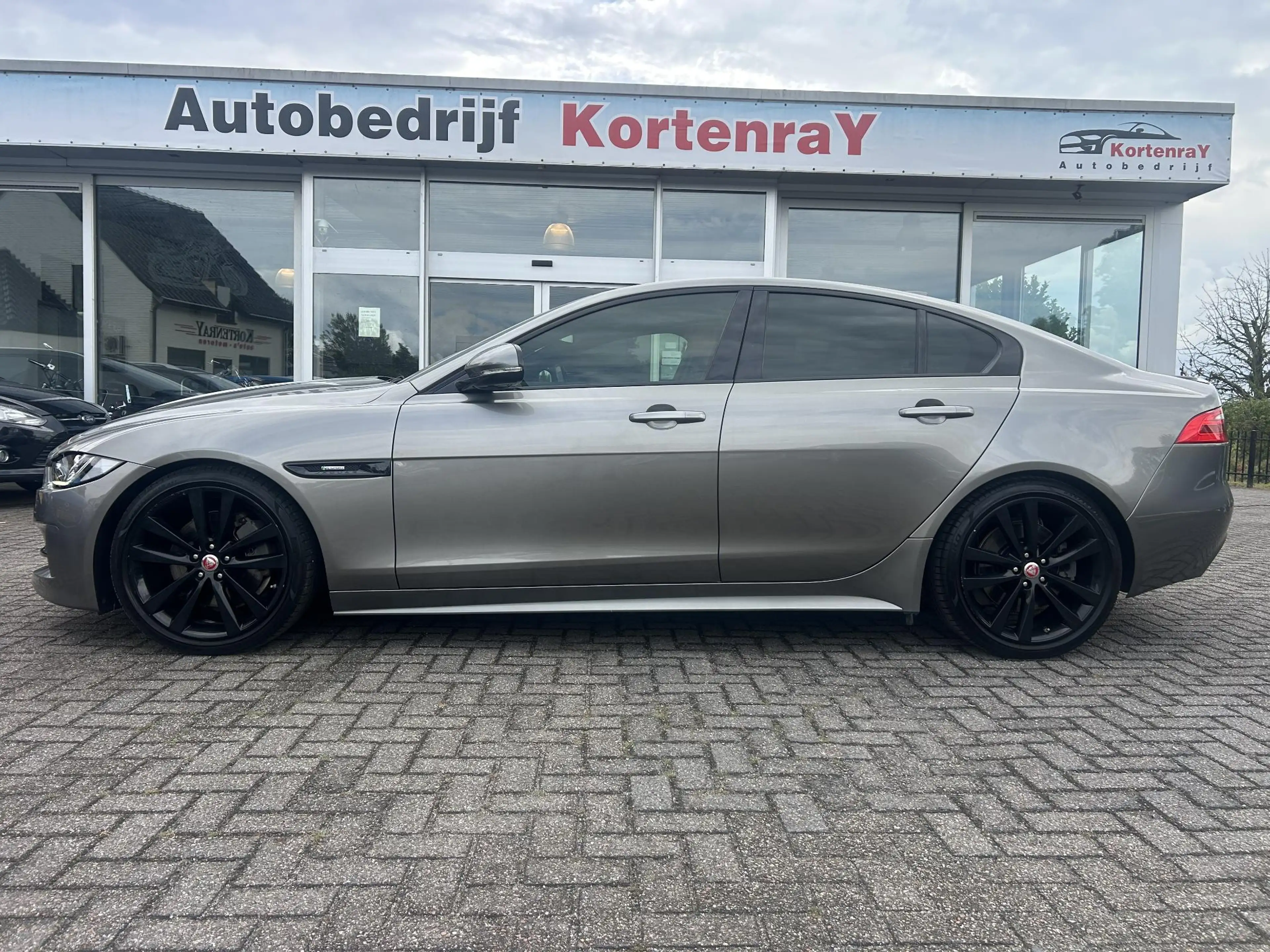 Jaguar XE 2.0 Portfolio R Sport Black Pack/automaat/ Bomvol — photo 7