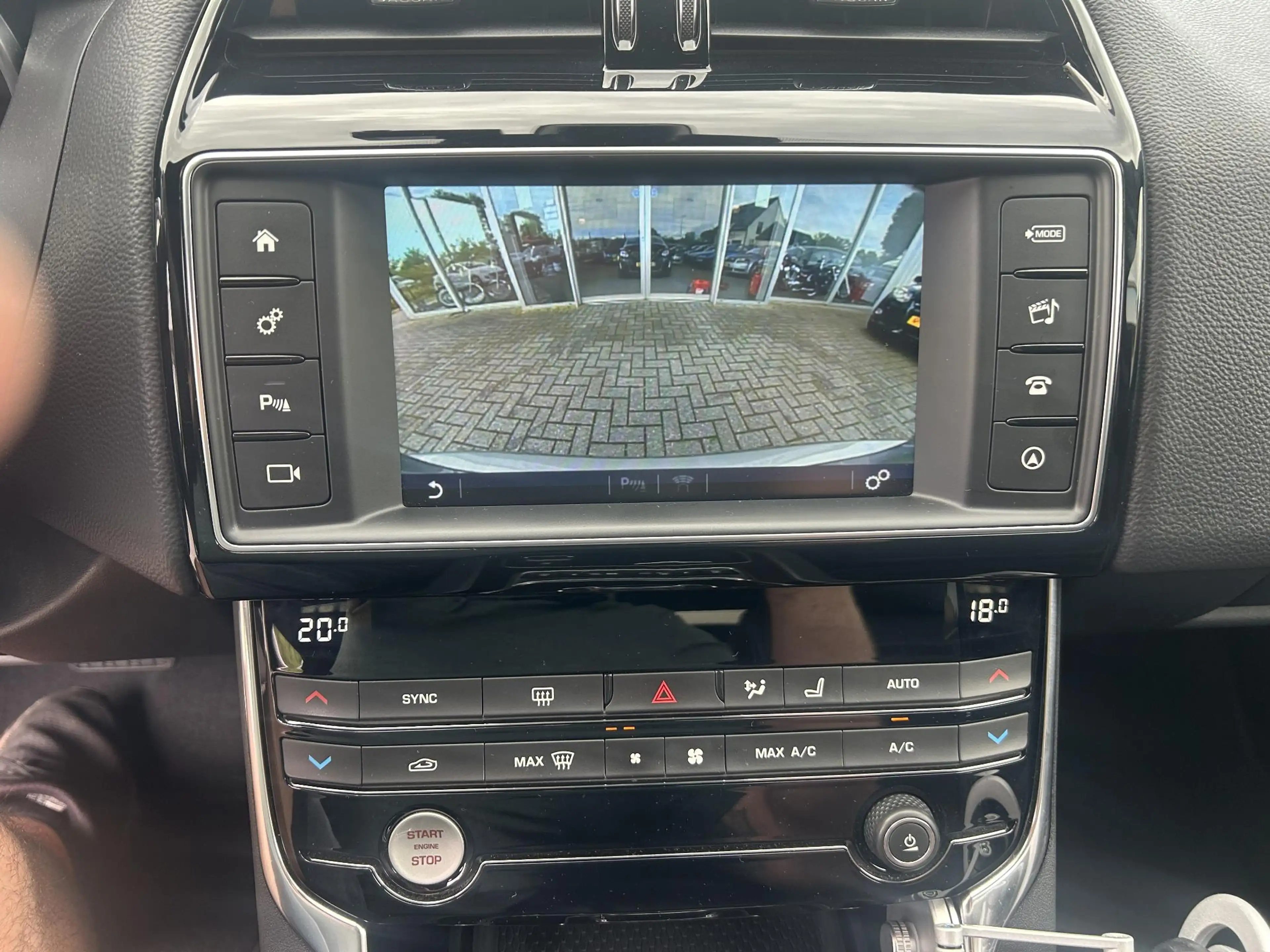 Jaguar XE 2.0 Portfolio R Sport Black Pack/automaat/ Bomvol — photo 3