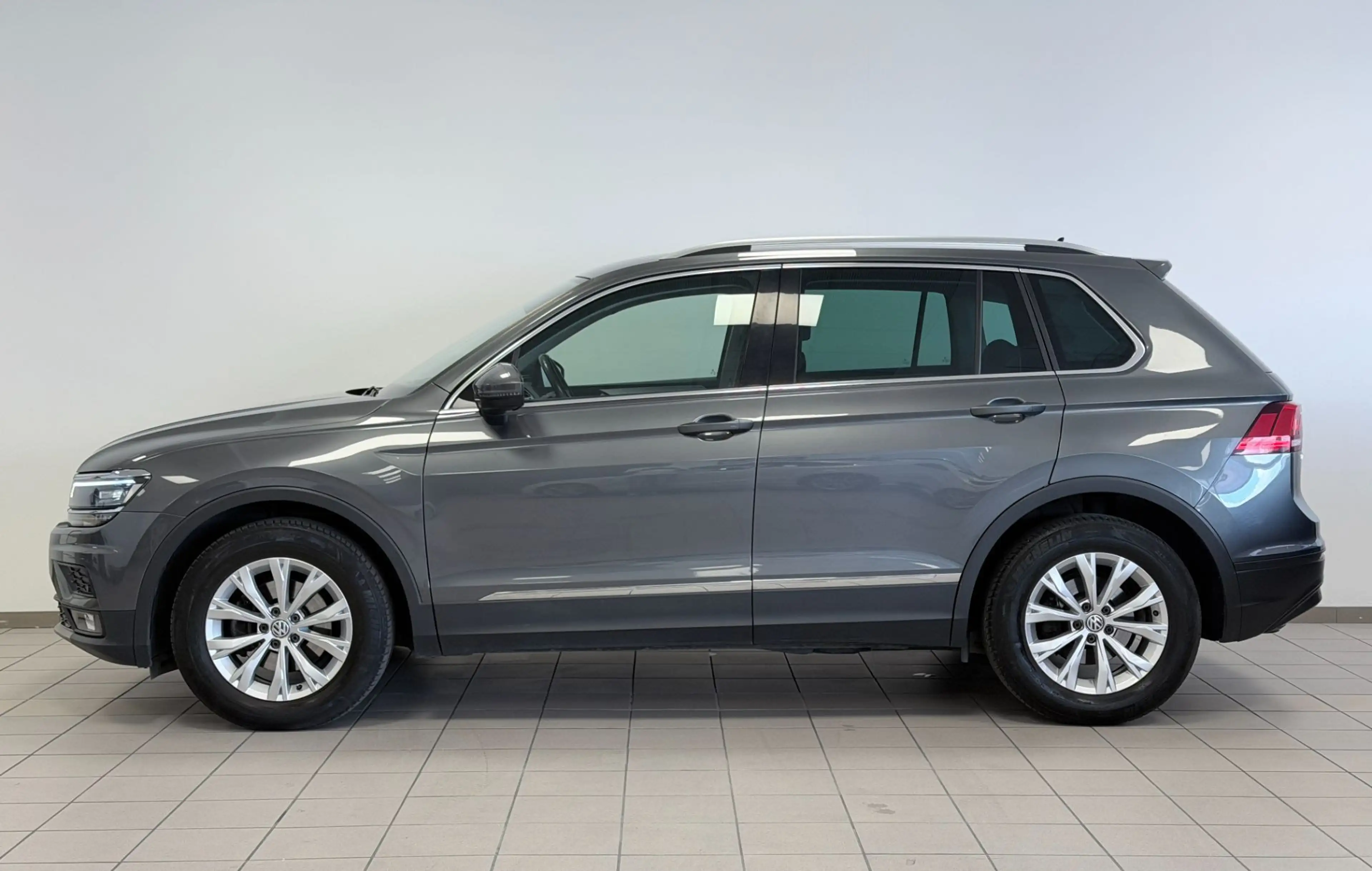 Volkswagen Tiguan 1,5 TSI ACT Comfortline DSG // ACC // LED // — photo 4