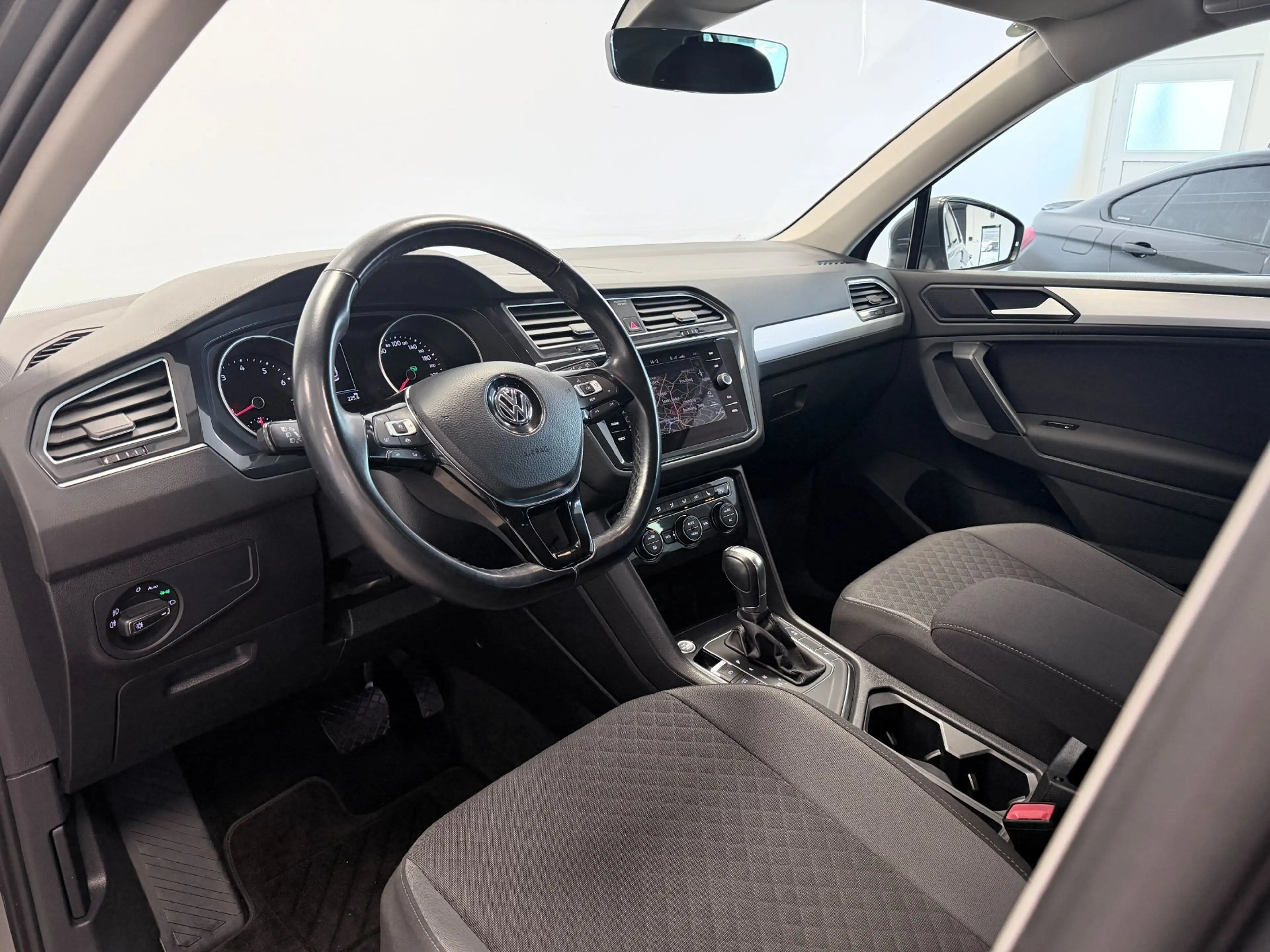 Volkswagen Tiguan 1,5 TSI ACT Comfortline DSG // ACC // LED // — photo 11