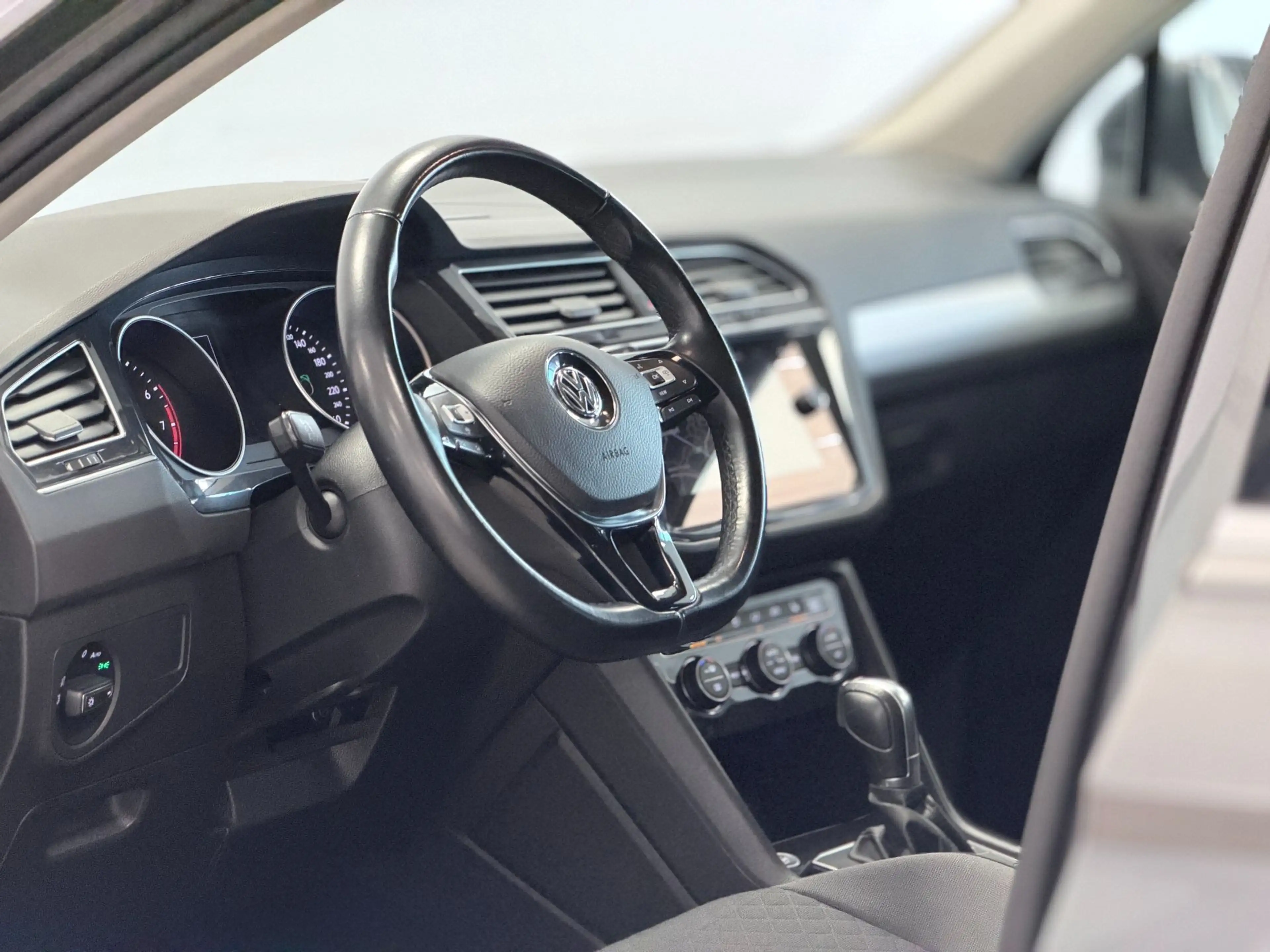 Volkswagen Tiguan 1,5 TSI ACT Comfortline DSG // ACC // LED // — photo 10