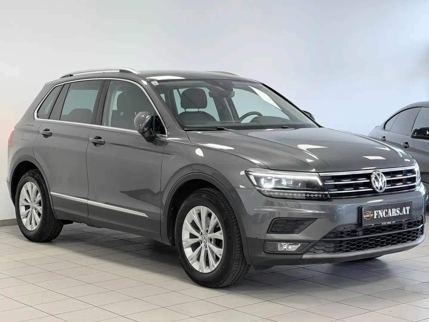 Volkswagen Tiguan 1,5 TSI ACT Comfortline DSG // ACC // LED // Grau - 1