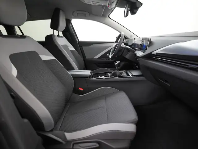 Opel Astra view 3