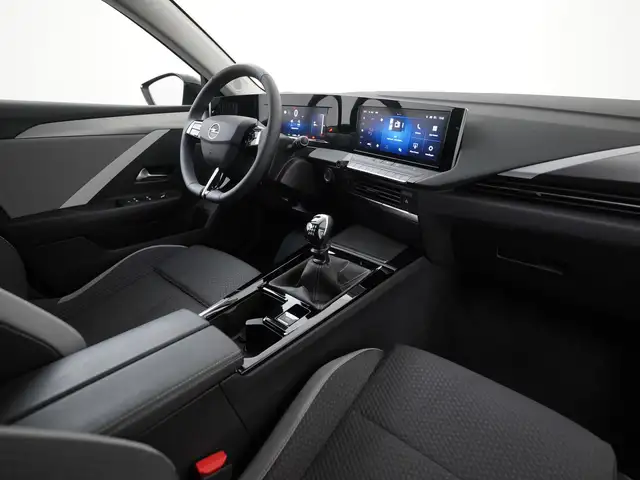 Opel Astra view 2