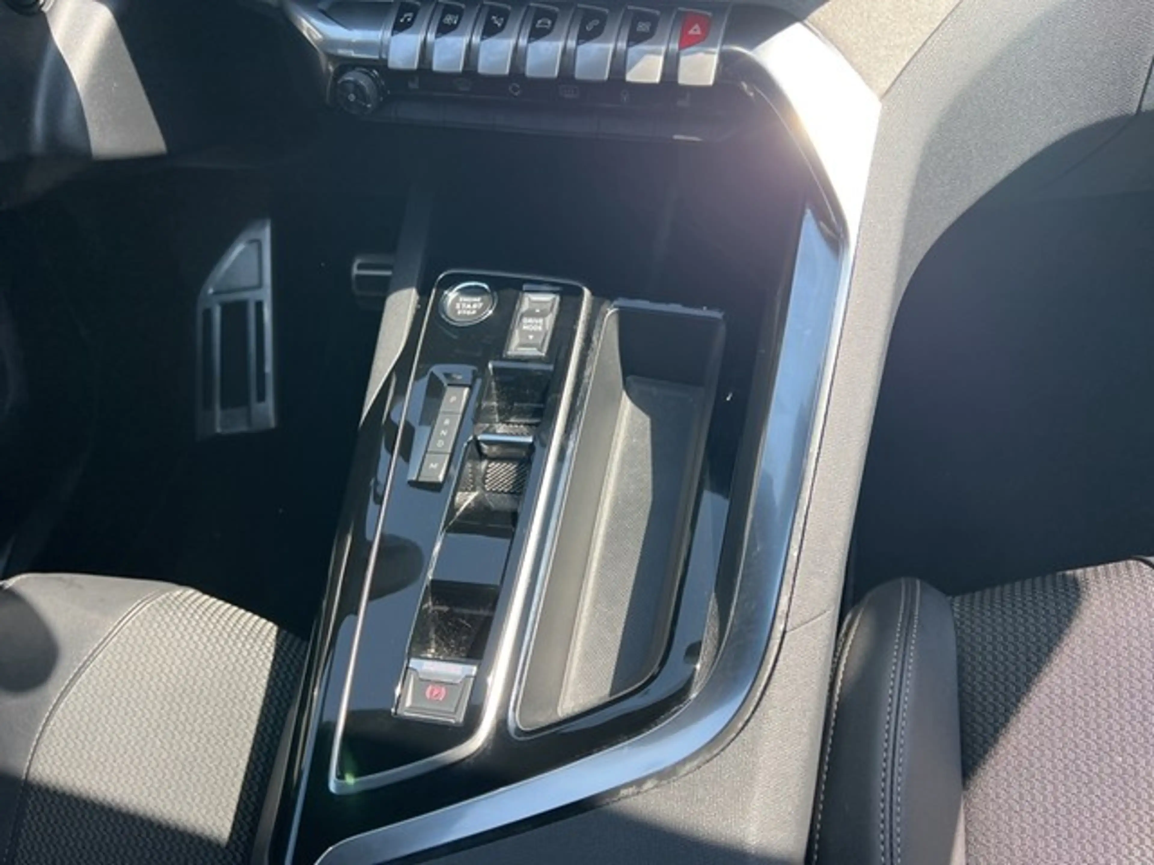 Peugeot 3008 GT HYBRID 136 e-DSC6 LED+ACC+NAVI+KAMERA+SHZ — photo 11