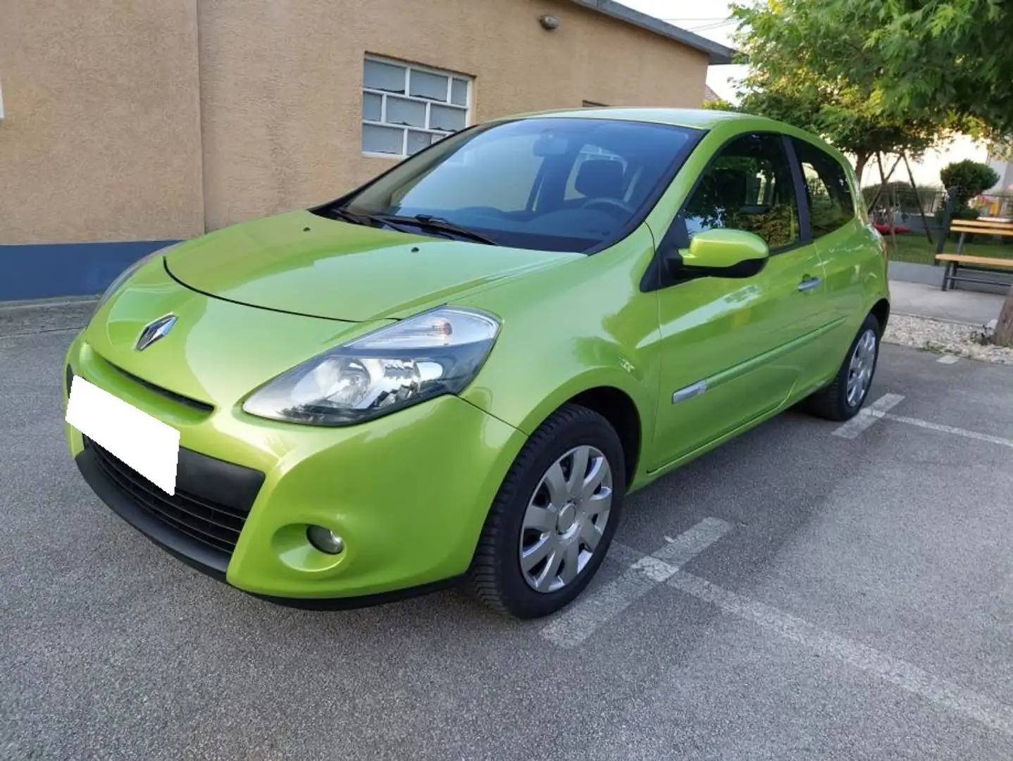 Renault Clio Clio 1.4i 16VLudo année 2010 - 1