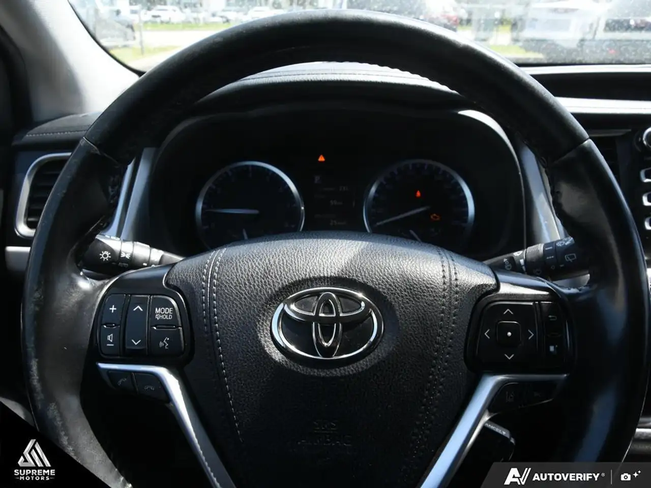 Toyota Highlander снимка Toyota Highlander