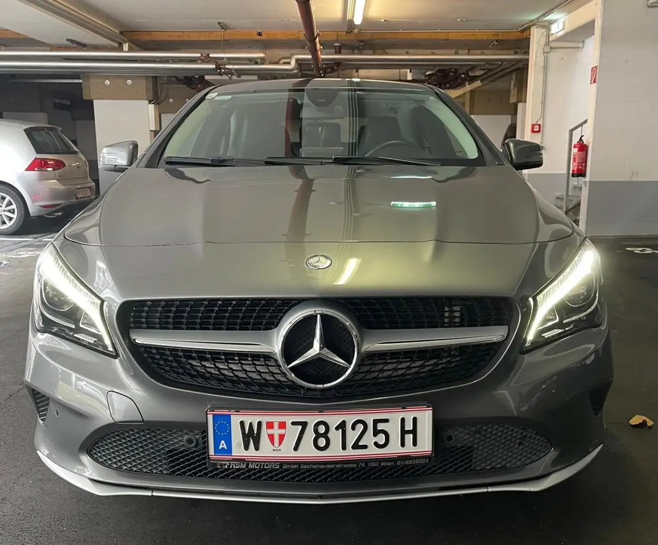 Mercedes-Benz CLA 180 Grau - 1