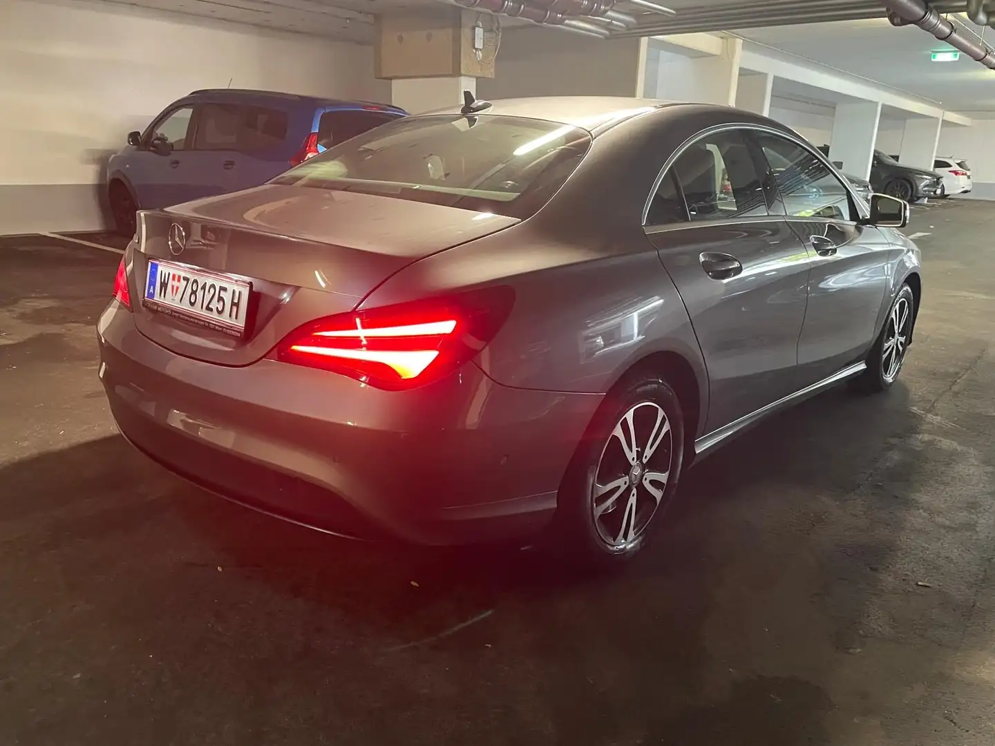 Mercedes-Benz CLA 180 Grau - 2