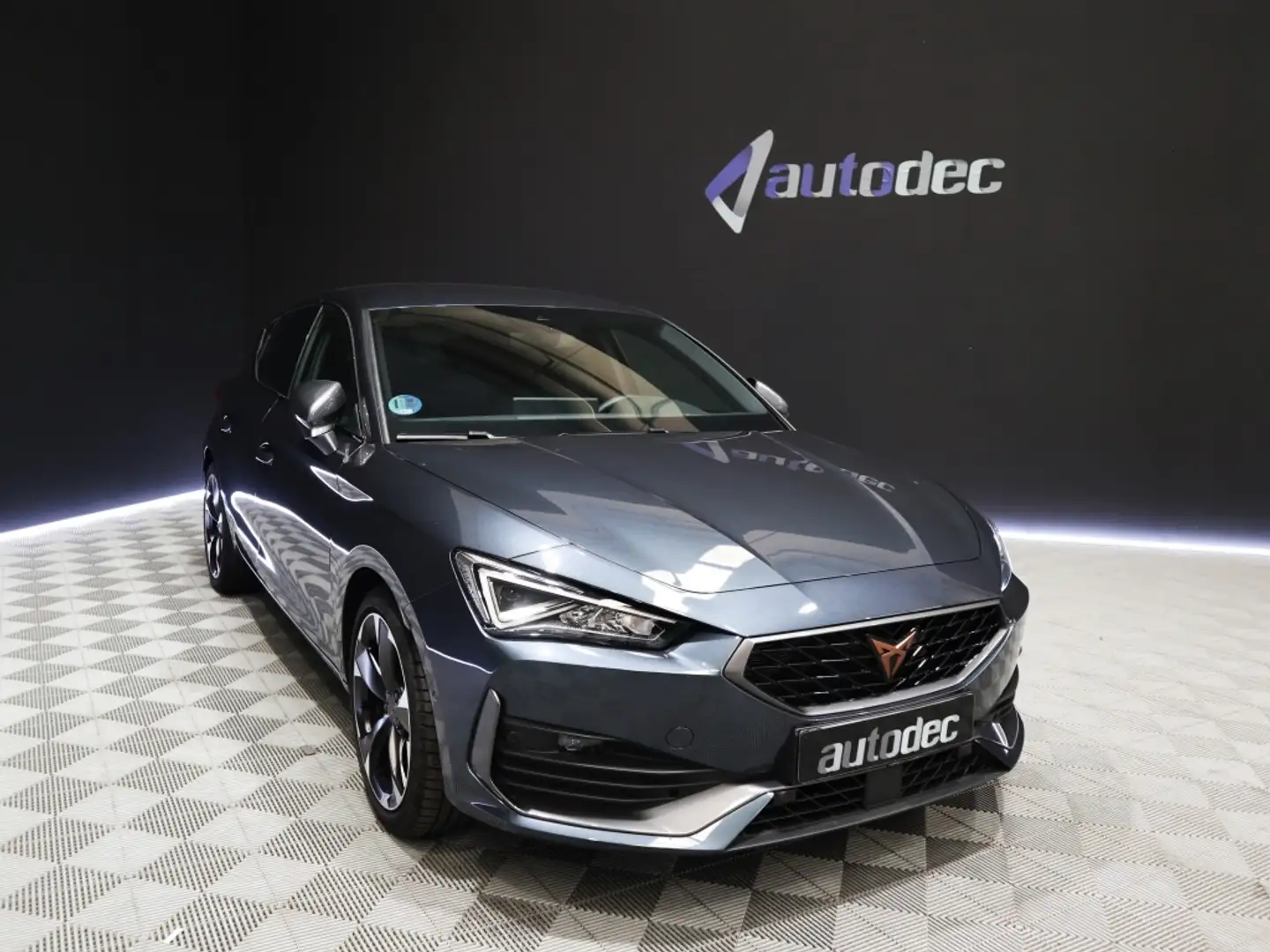 CUPRA Leon 1.5 eTSI 110 DSG Gris - 2