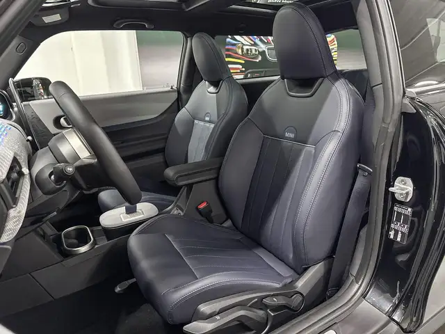 Mini Hatch view 9