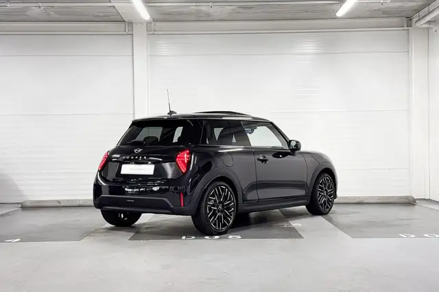 Mini Hatch view 6